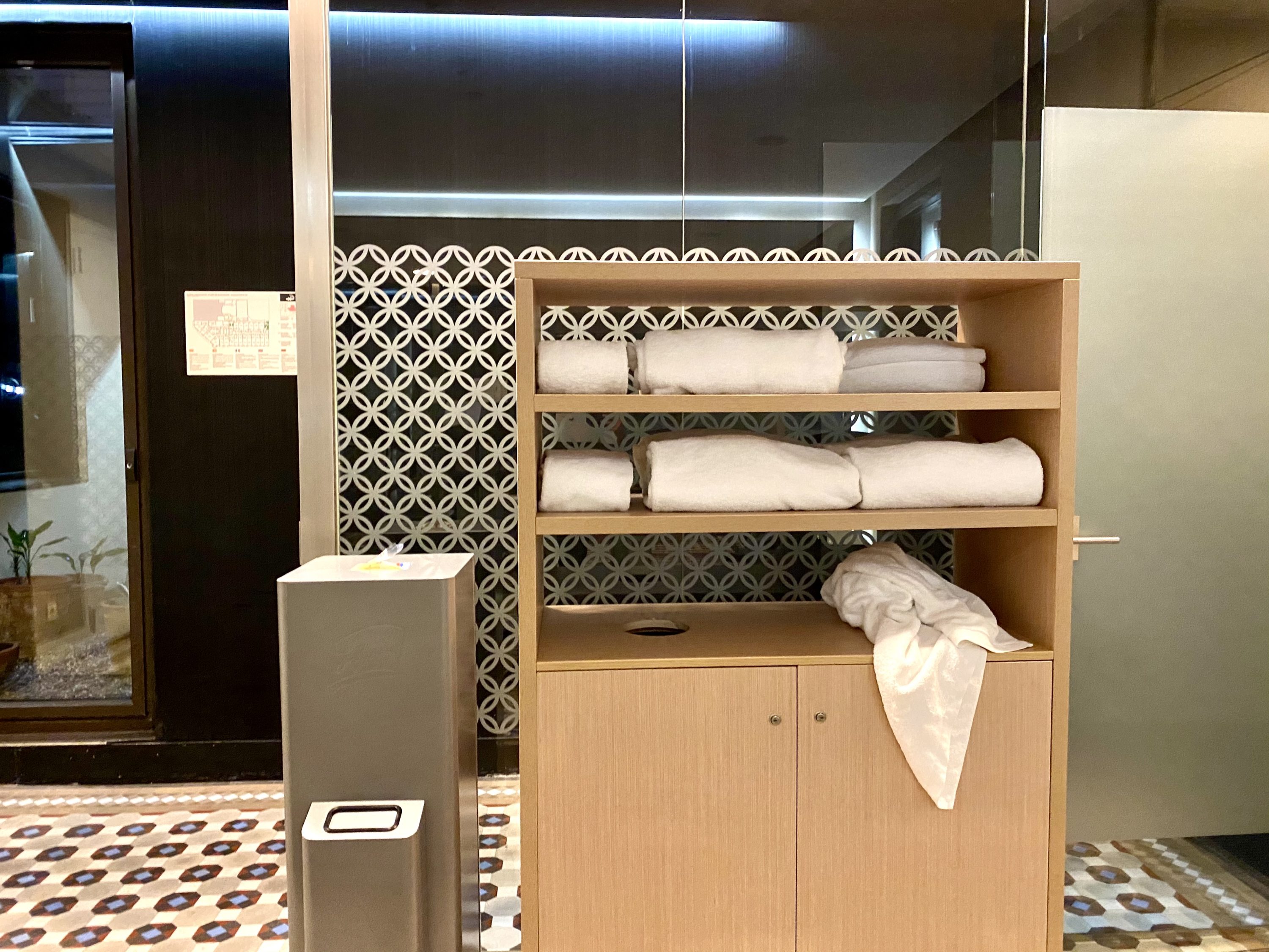 Alexandra Hotel Barcelona Curio Collection by Hilton towel station