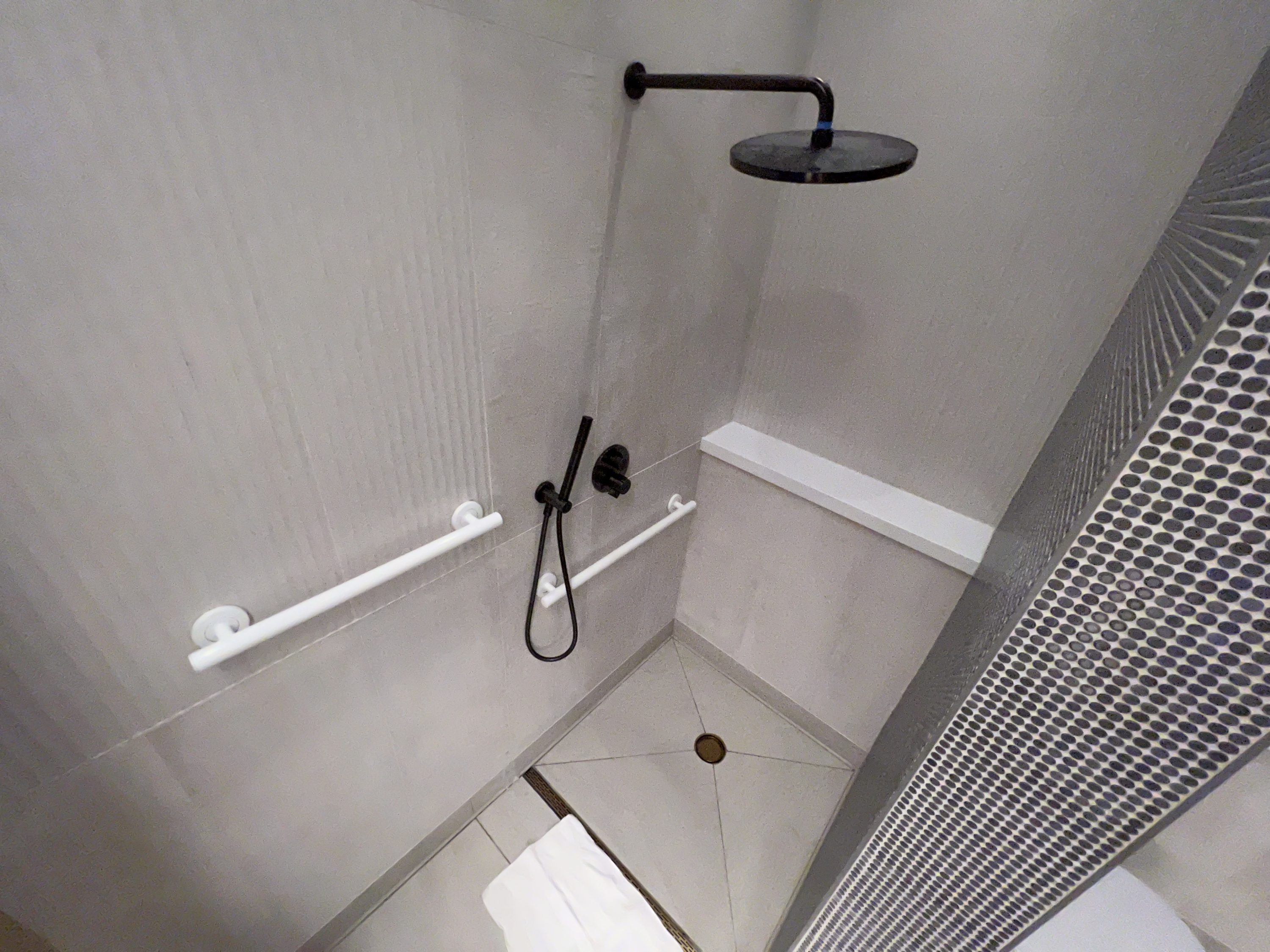 Capital One Lounge DFW Shower Stall