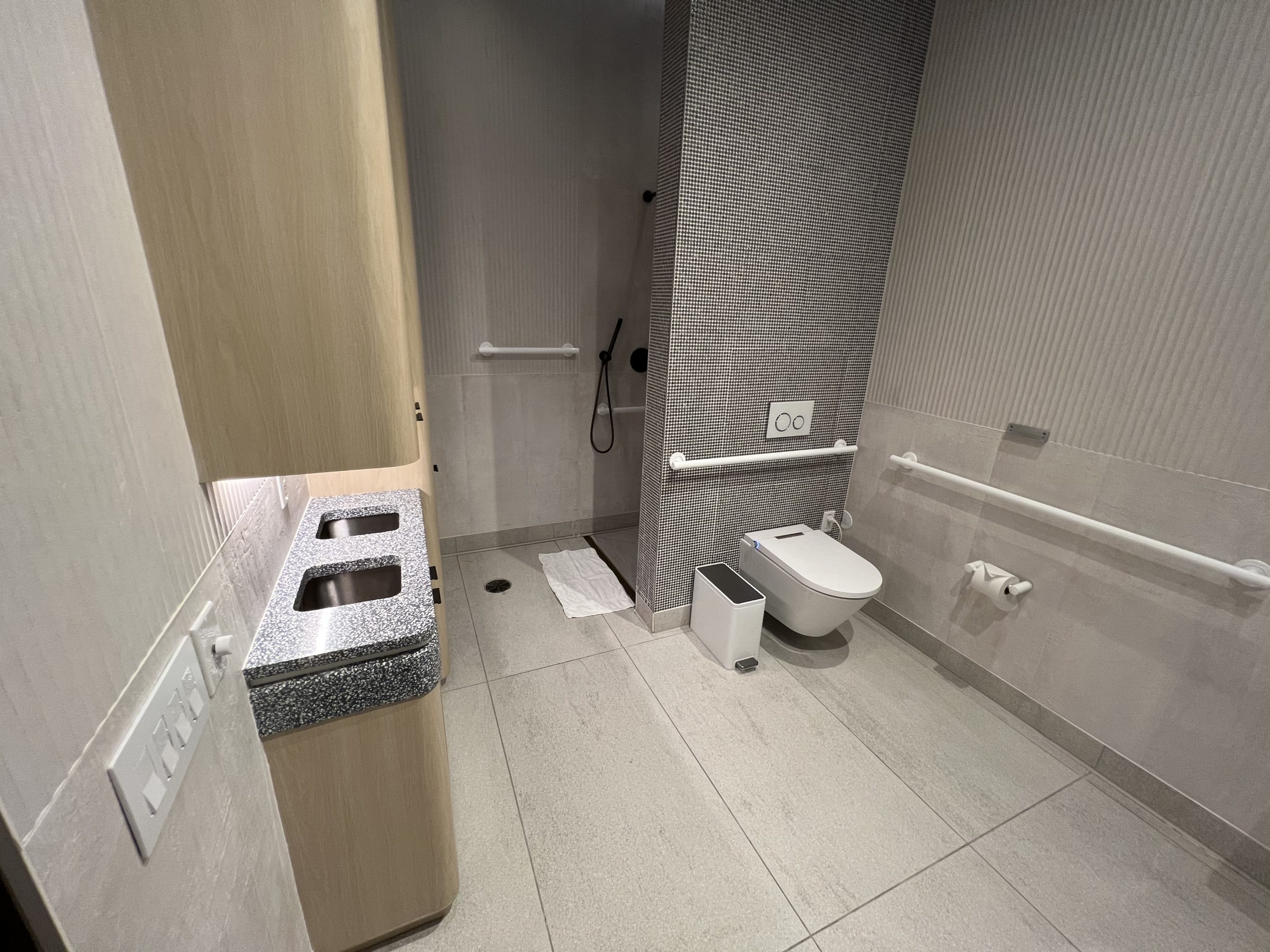 Capital One Lounge DFW Shower