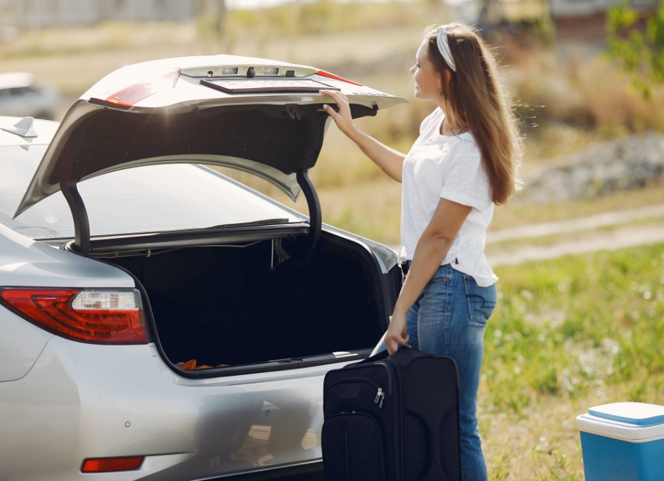 Female luggage car