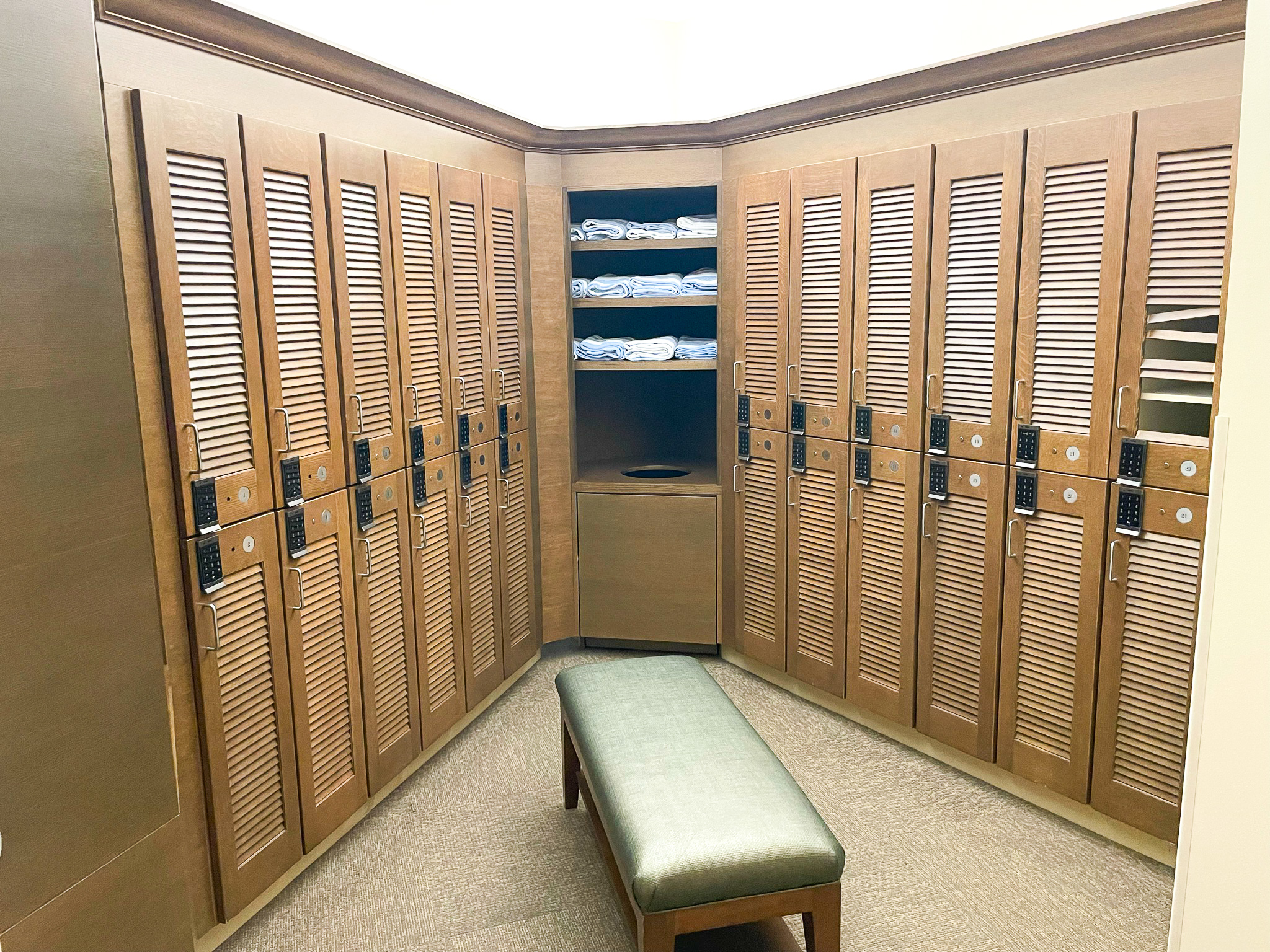 Hyatt Regency Orlando locker room