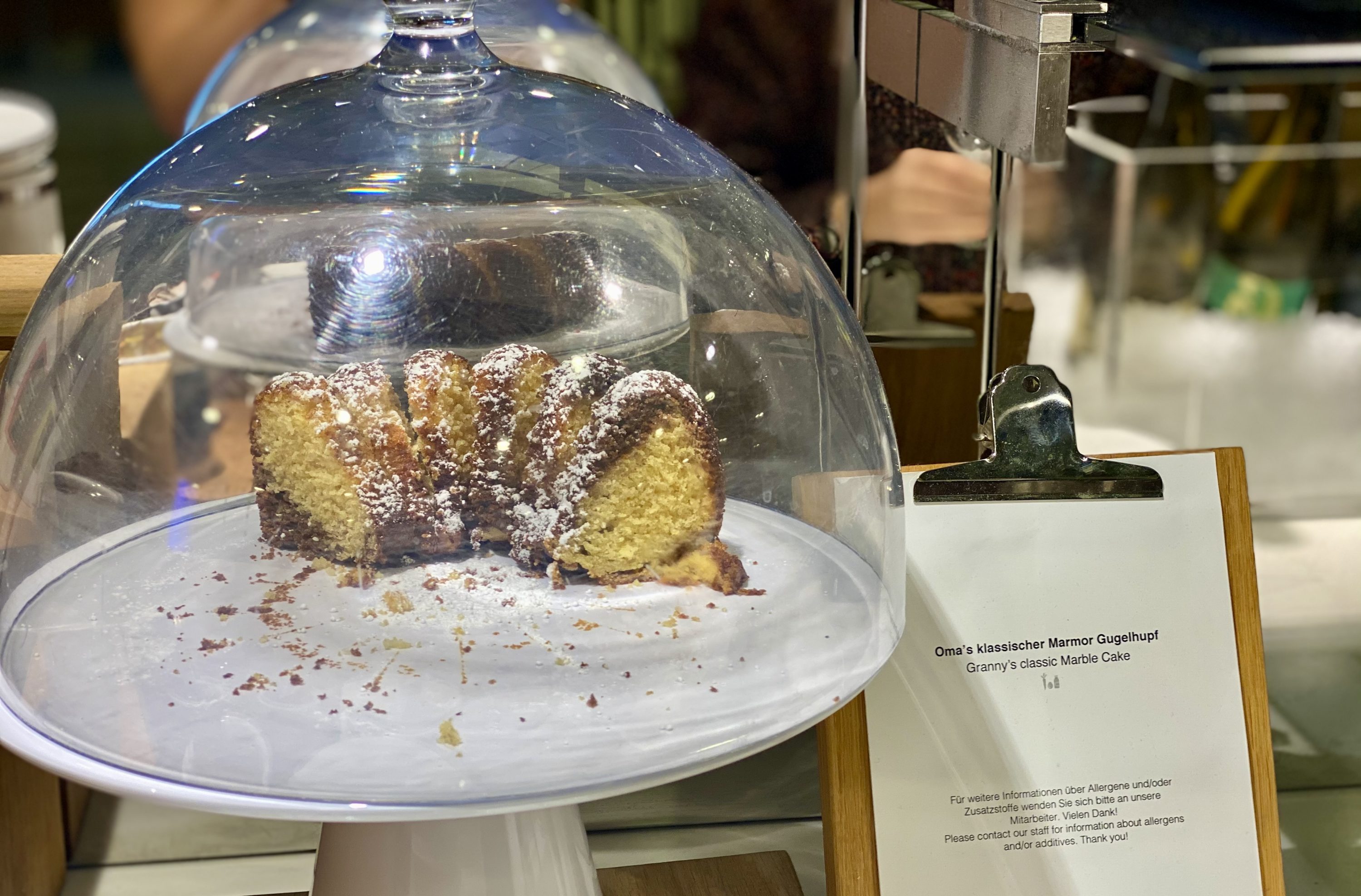 Lufthansa Senator Lounge B Frankfurt Grannys Marble Cake