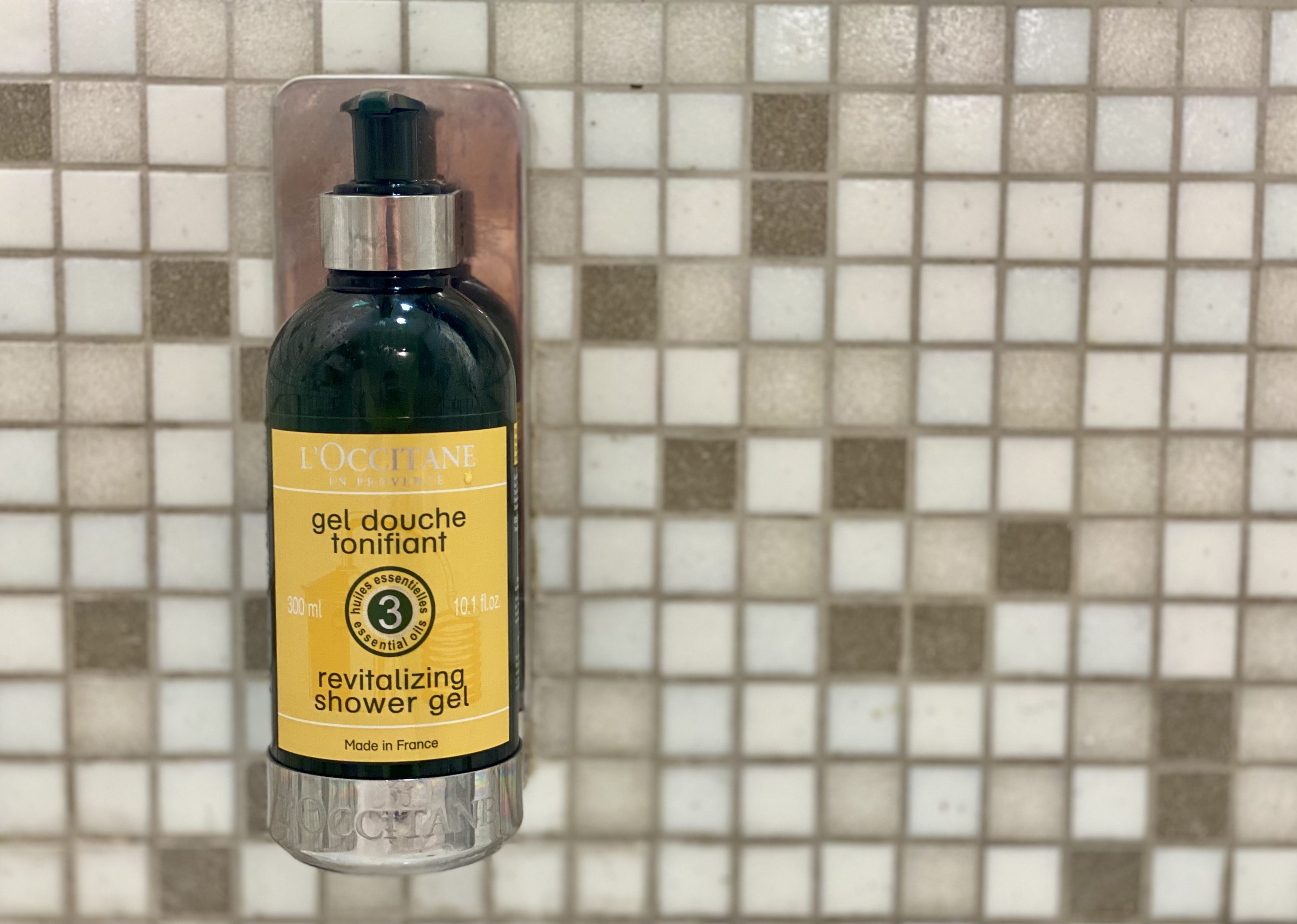 Lufthansa Senator Lounge B Frankfurt LOccitaine shower gel