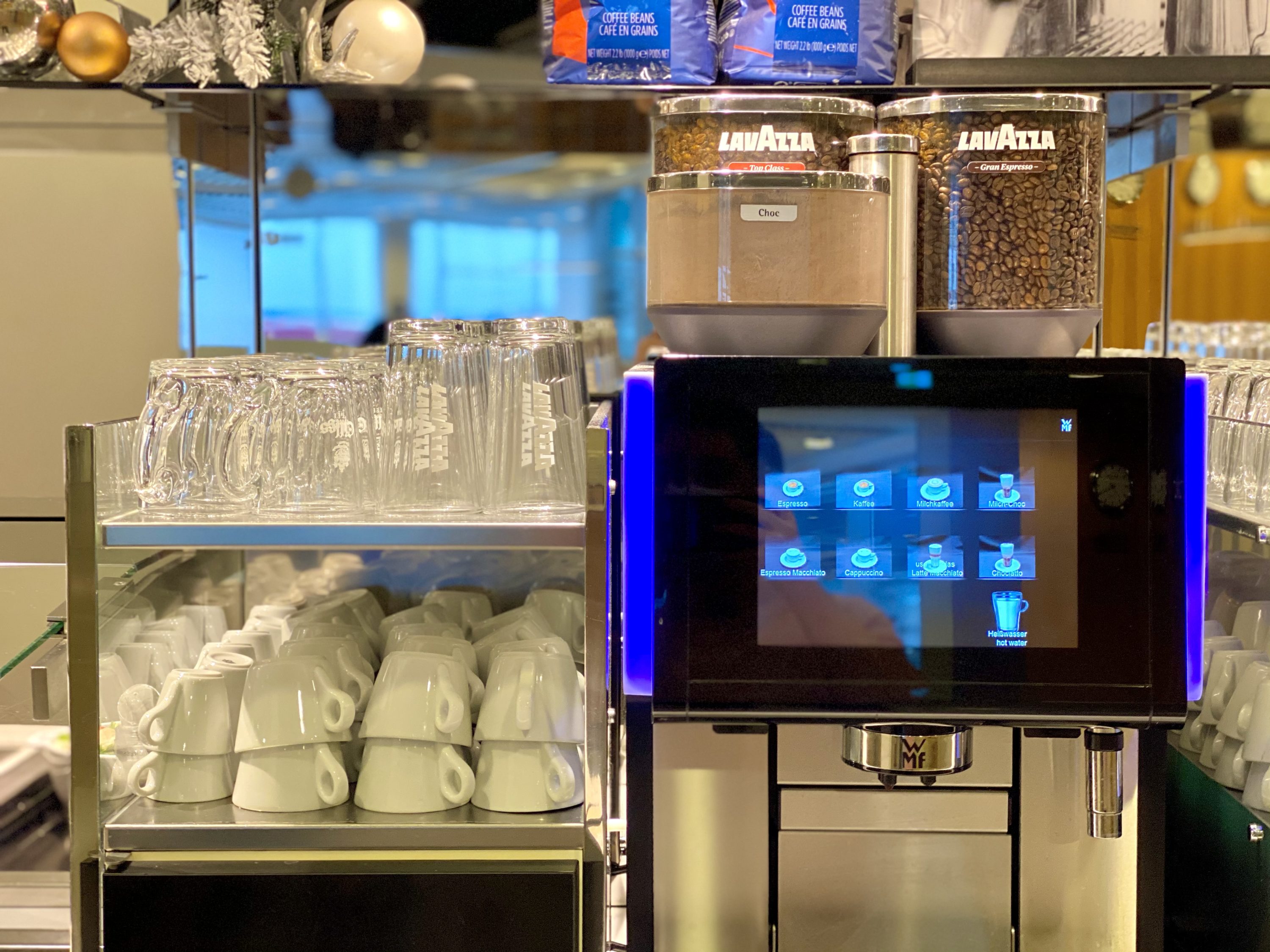 Lufthansa Senator Lounge B Frankfurt Lavazza bean to cup coffee machine