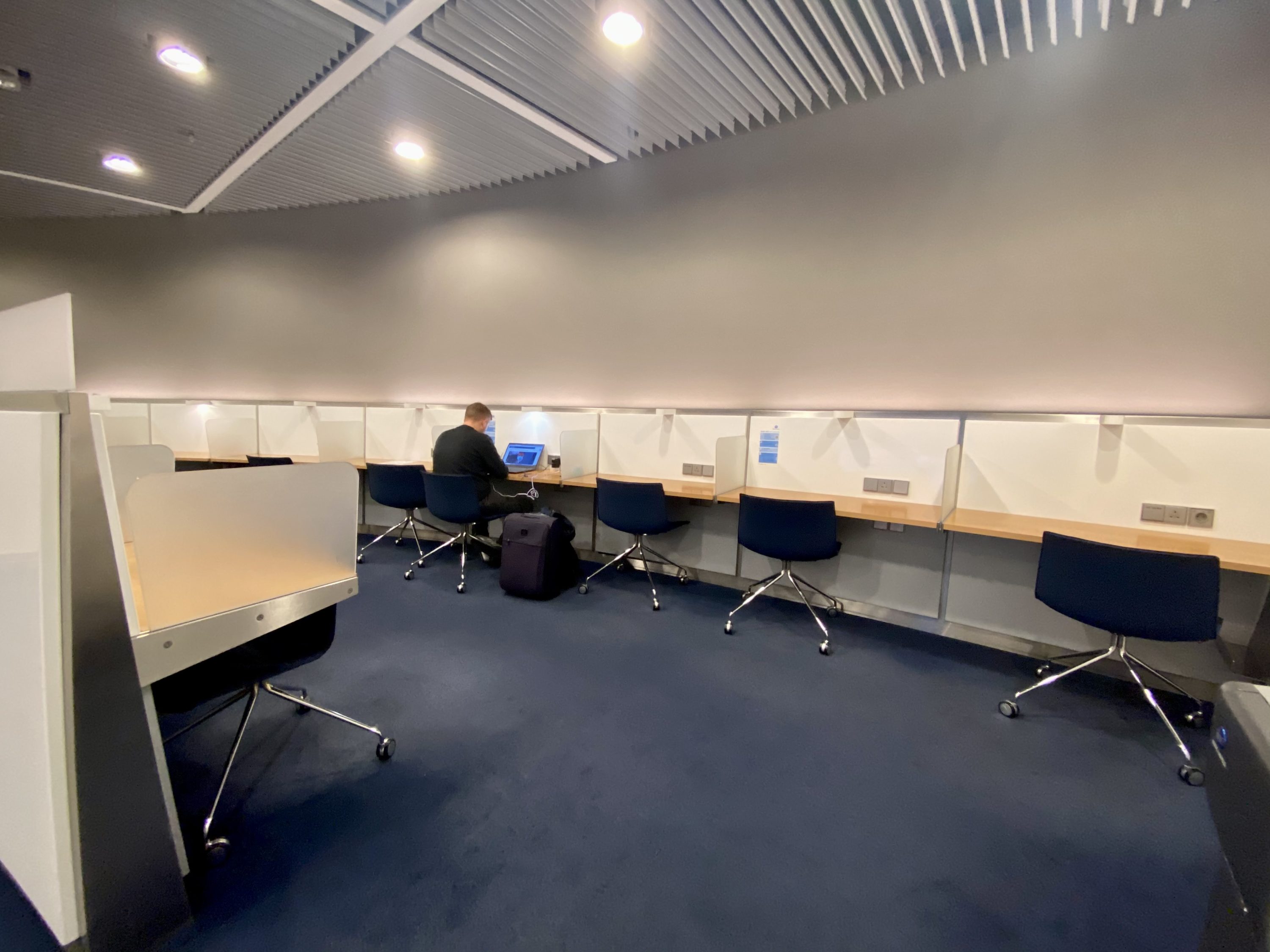Lufthansa Senator Lounge B Frankfurt computer zone