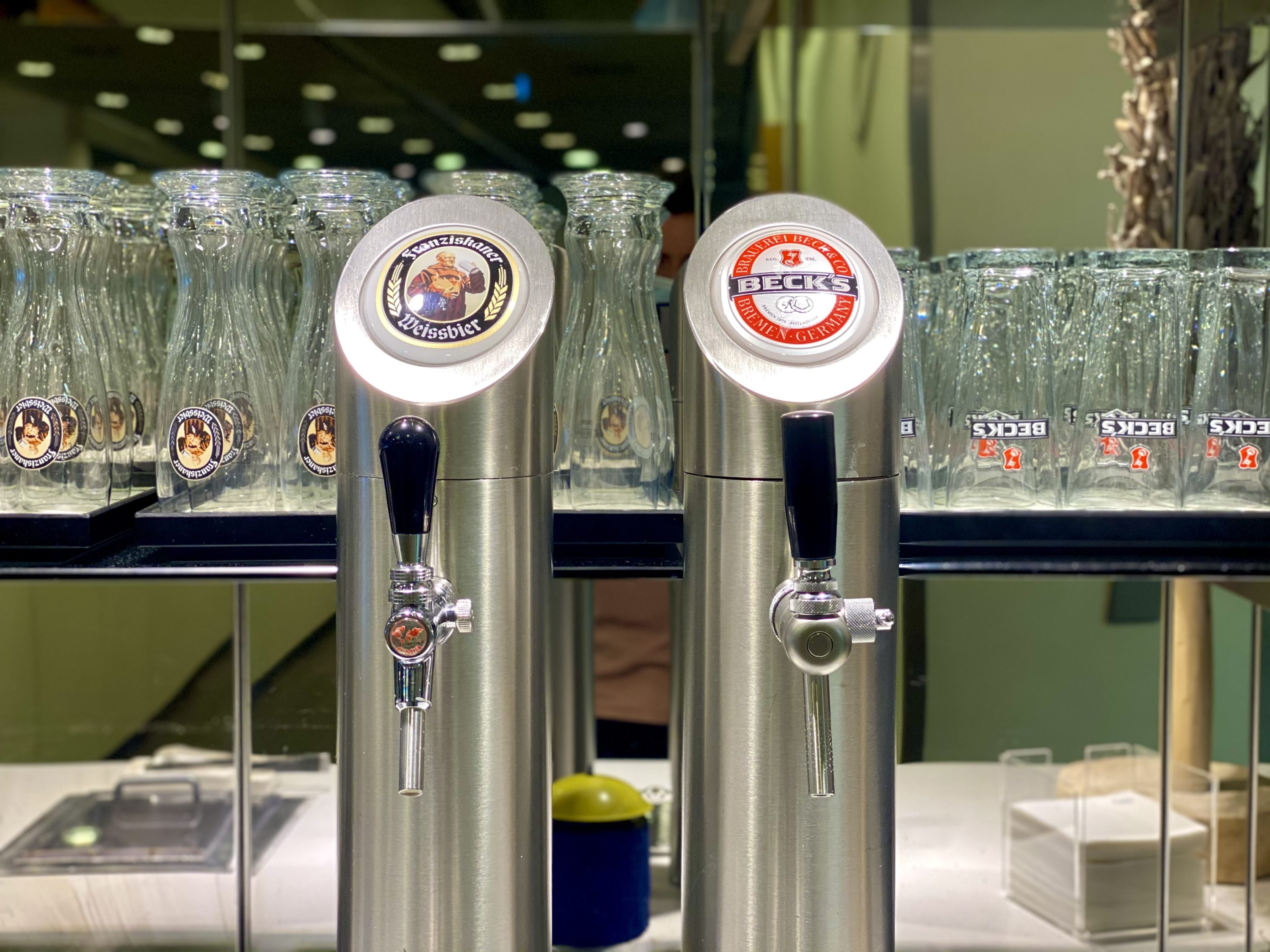 Lufthansa Senator Lounge B Frankfurt draft beer
