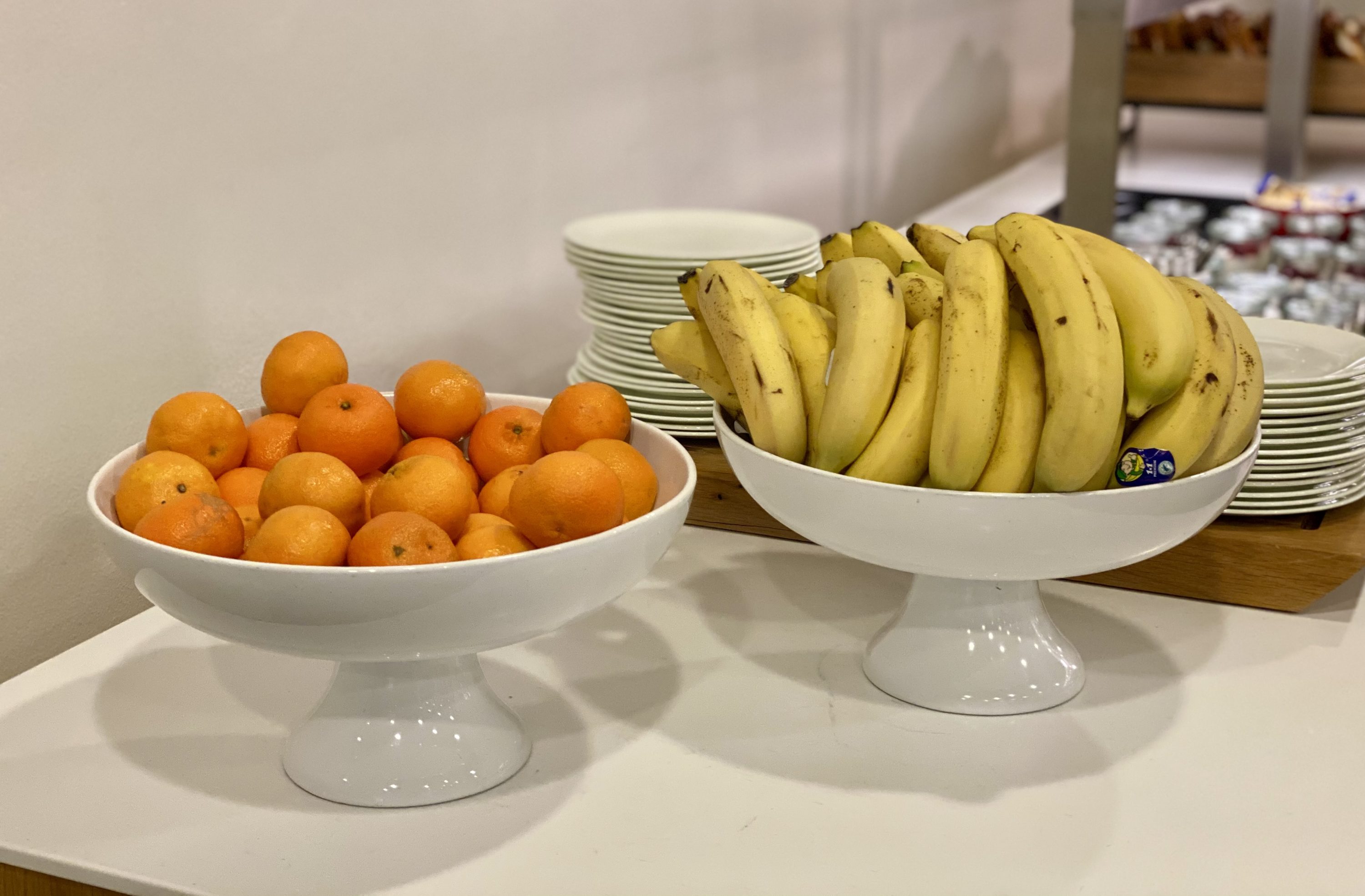 Lufthansa Senator Lounge B Frankfurt fruit