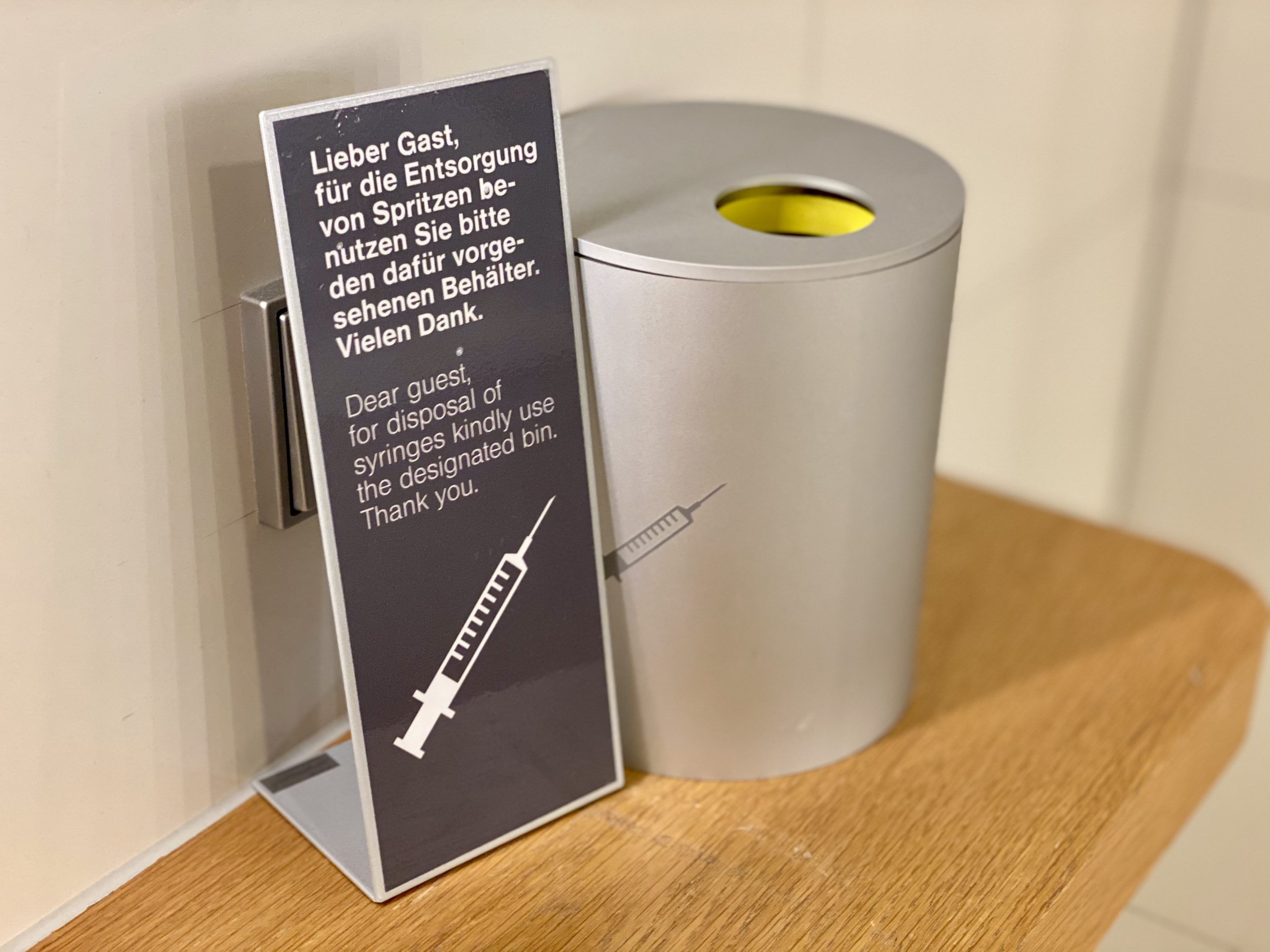 Lufthansa Senator Lounge B Frankfurt syringe disposal
