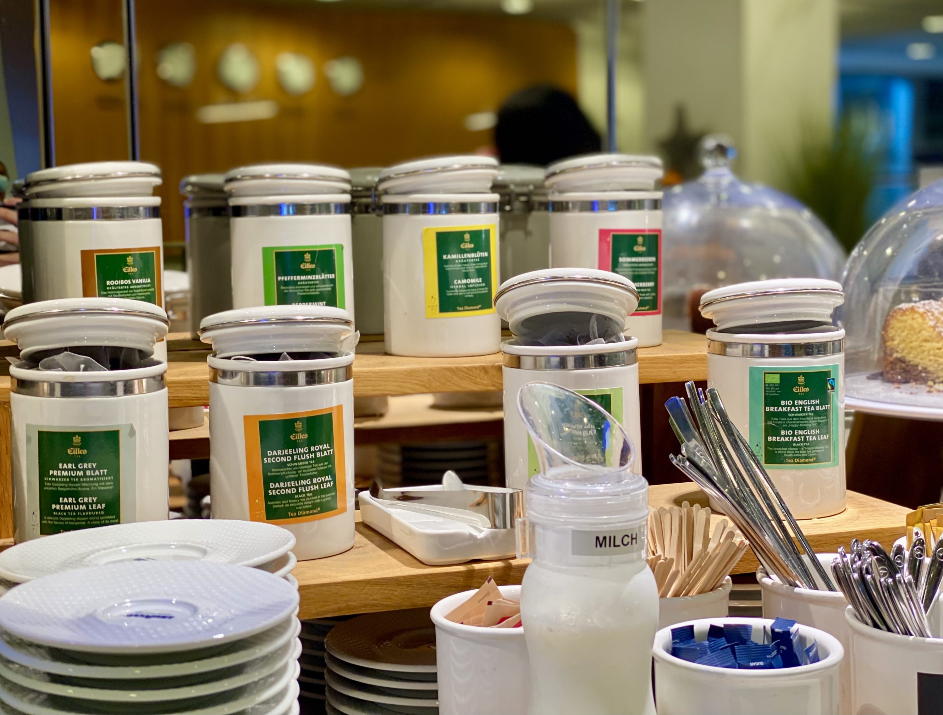 Lufthansa Senator Lounge B Frankfurt tea selection