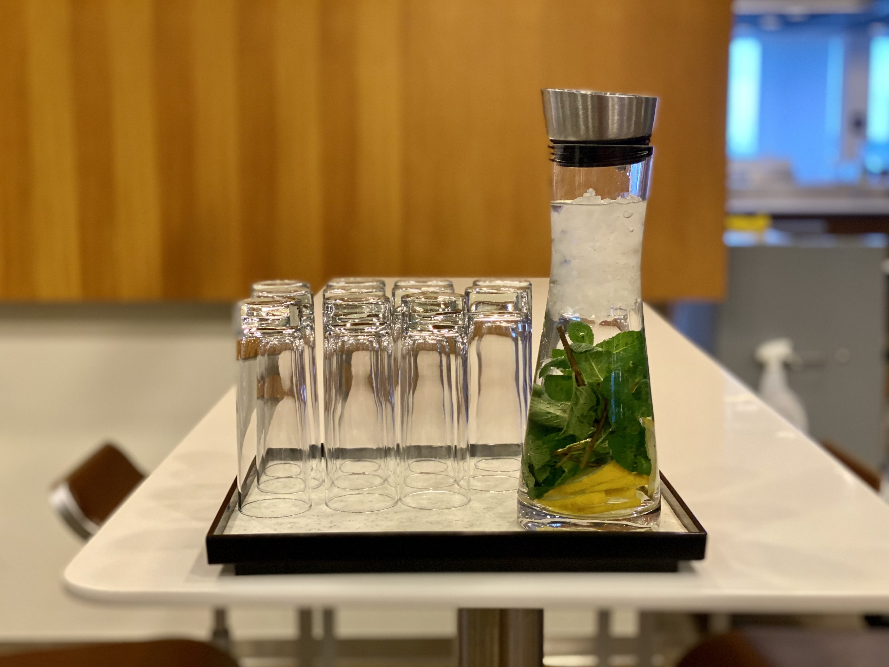 Lufthansa Senator Lounge B Frankfurt water station