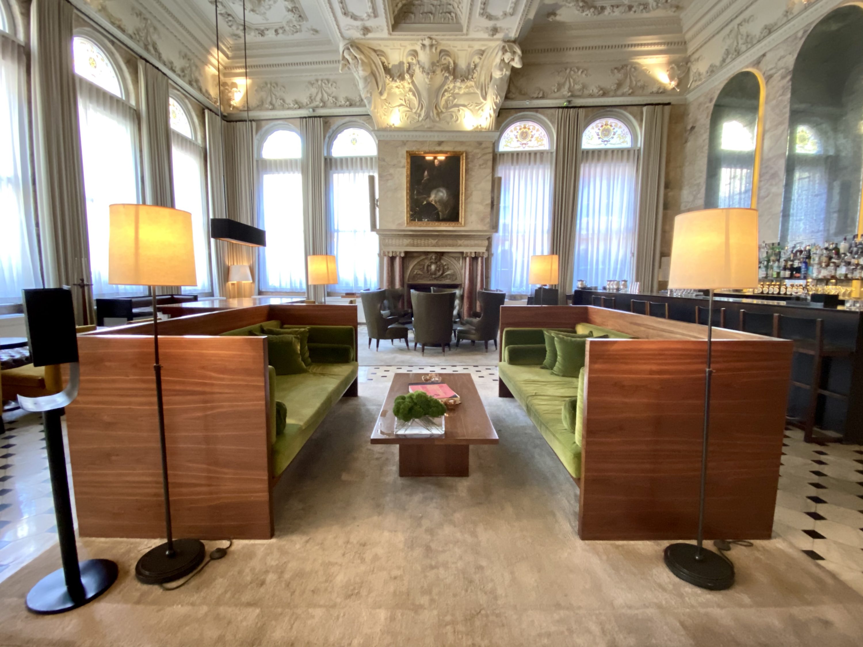 The London EDITION bar sofa seating