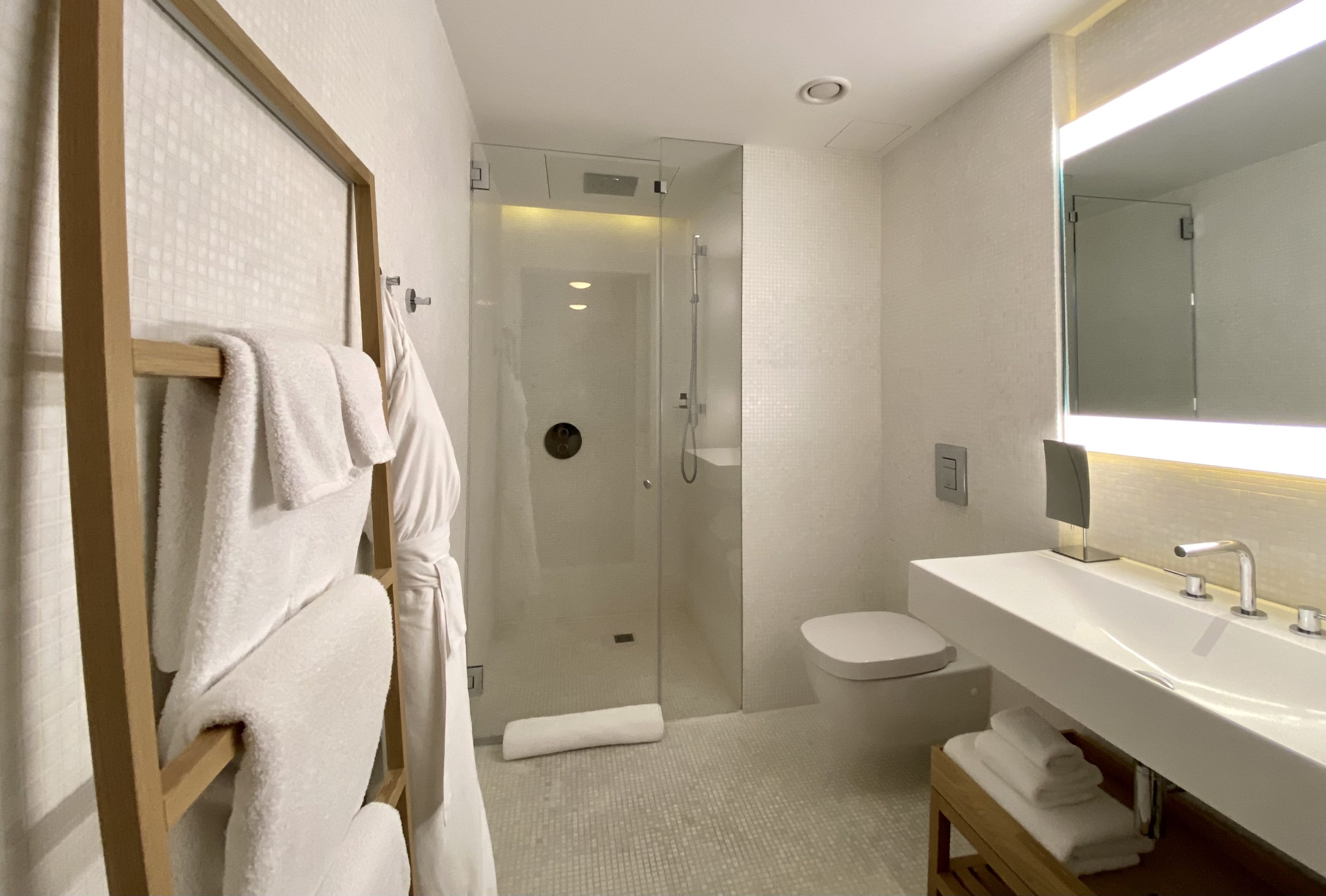 The London EDITION bathroom