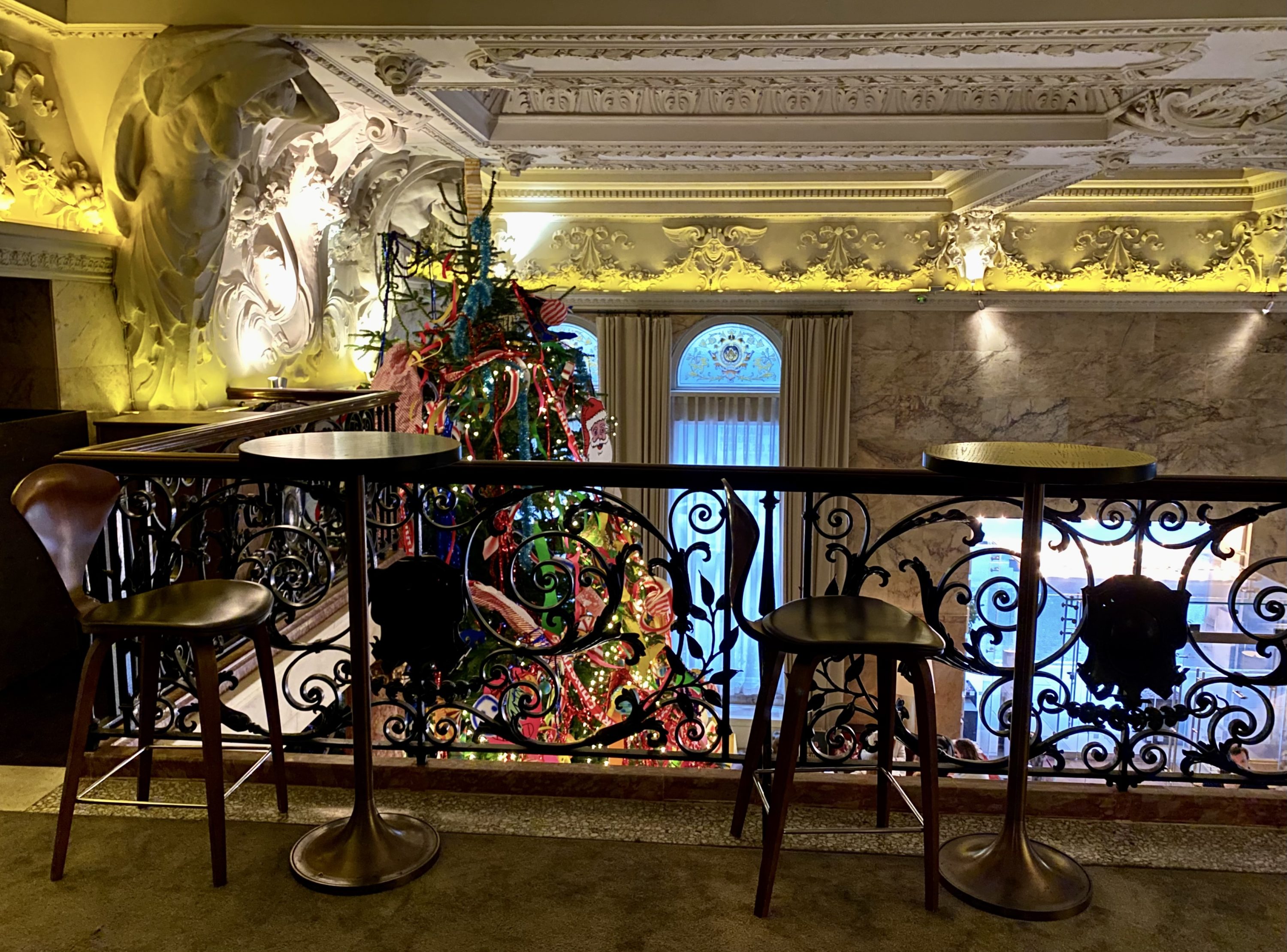 The London EDITION mezzanine seating