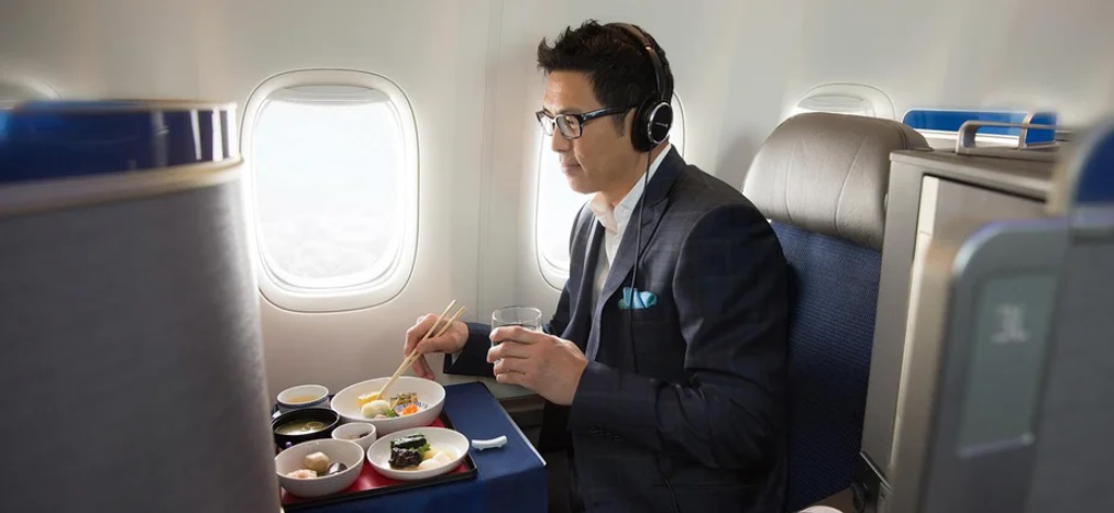 United Polaris business dining