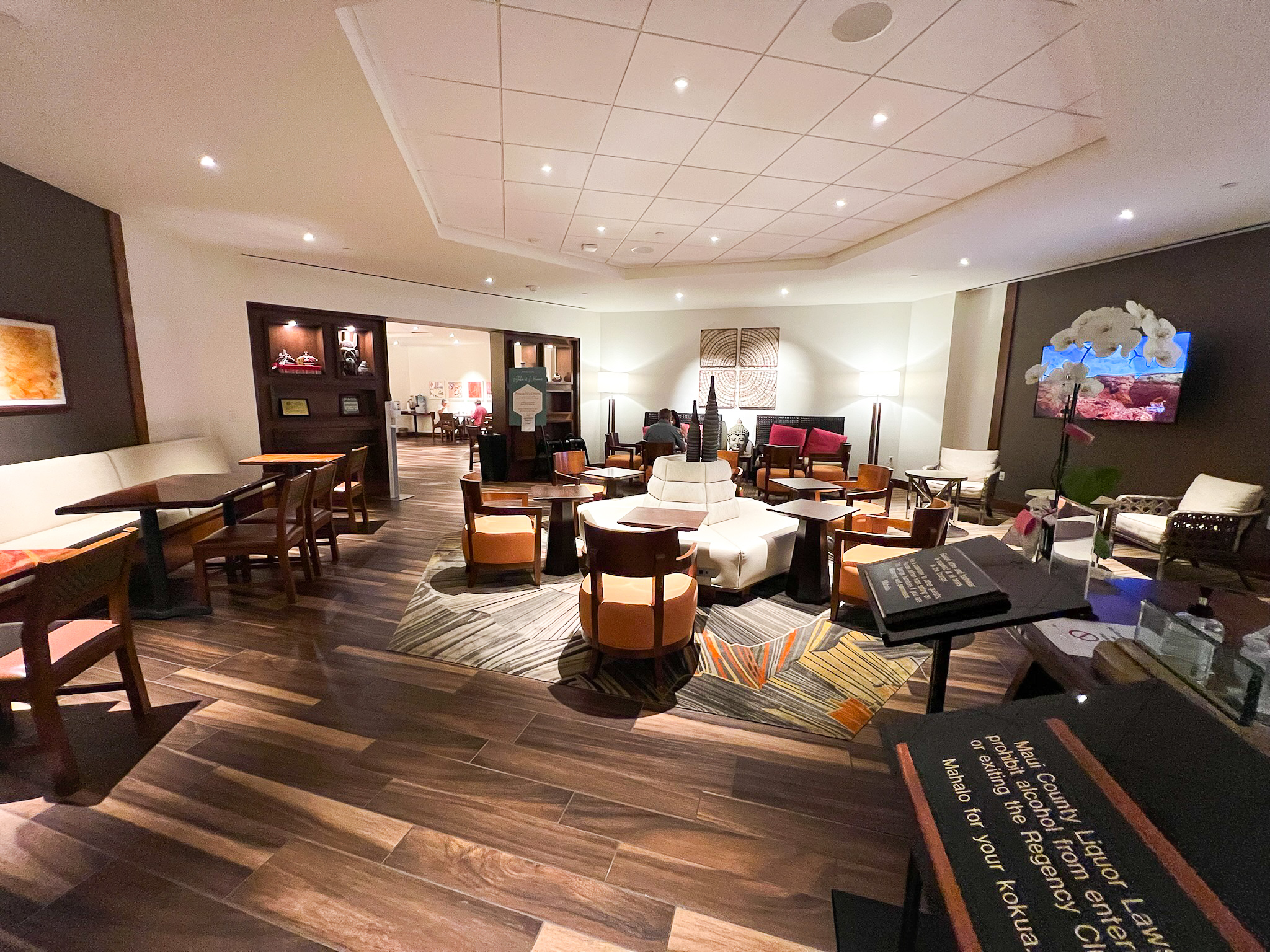 Hyatt Regency Maui Resort and Spa Regency Club indoor seating