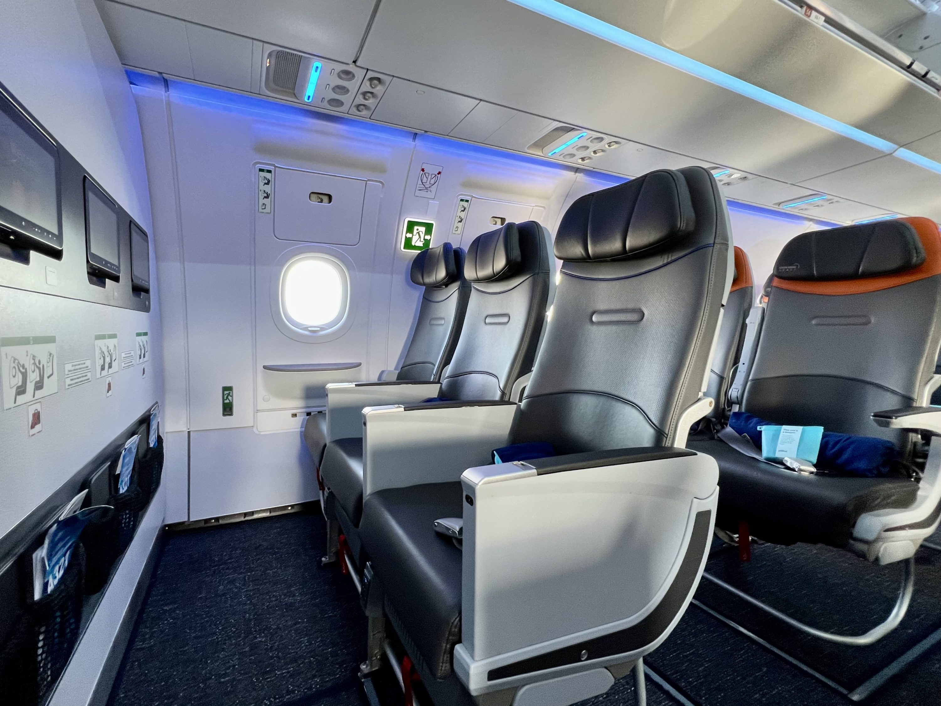 JetBlue Mint A321LR Core exit row