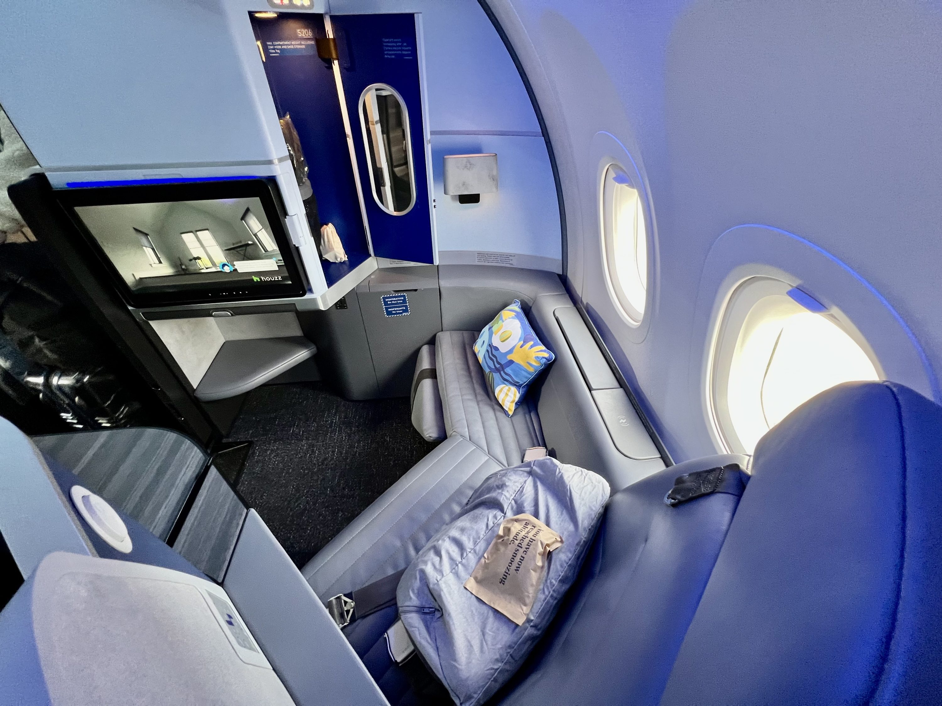 JetBlue Mint A321LR Mint Studio from behind