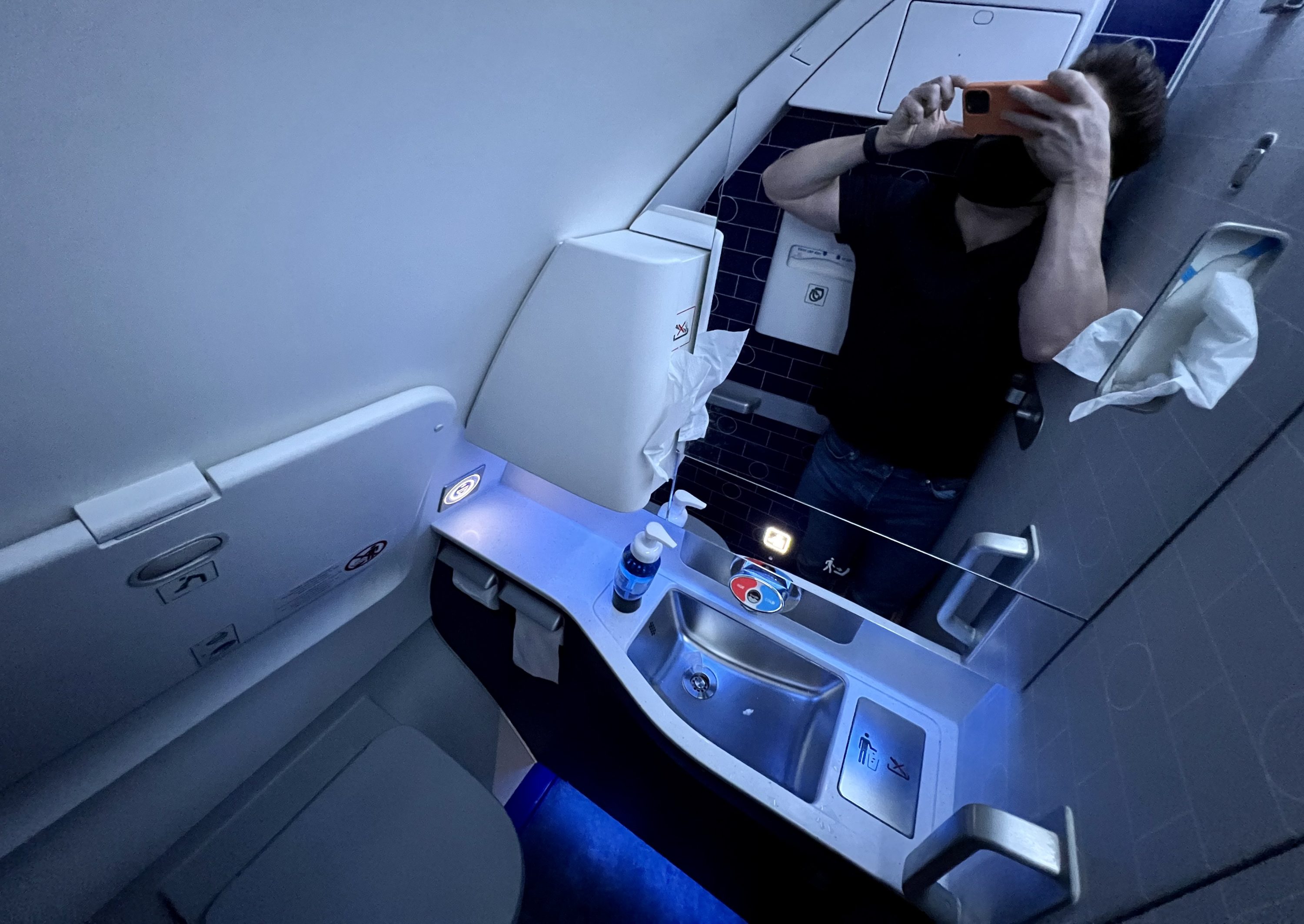 JetBlue Mint A321LR bathroom
