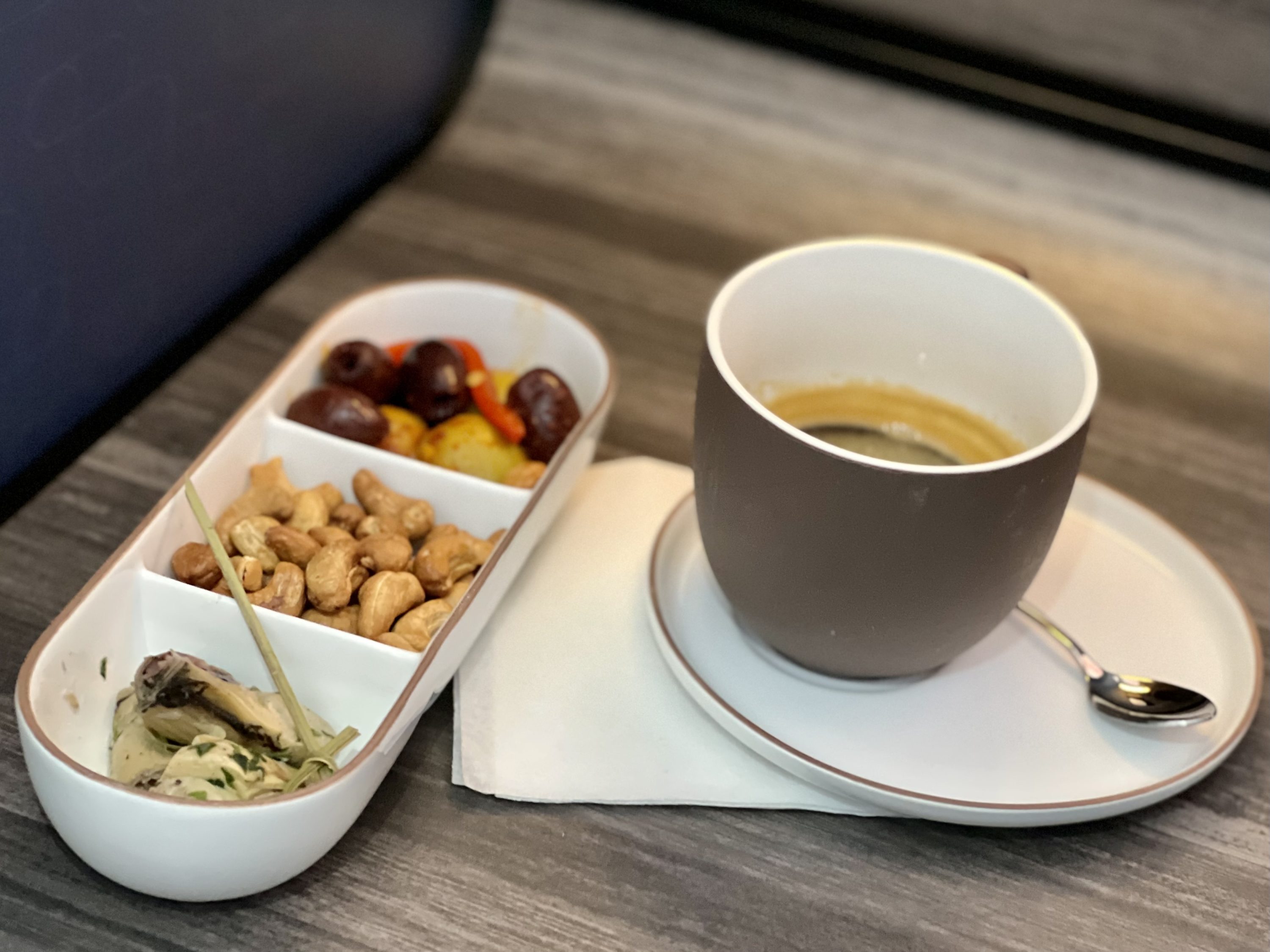 JetBlue Mint A321LR food pre dinner snack