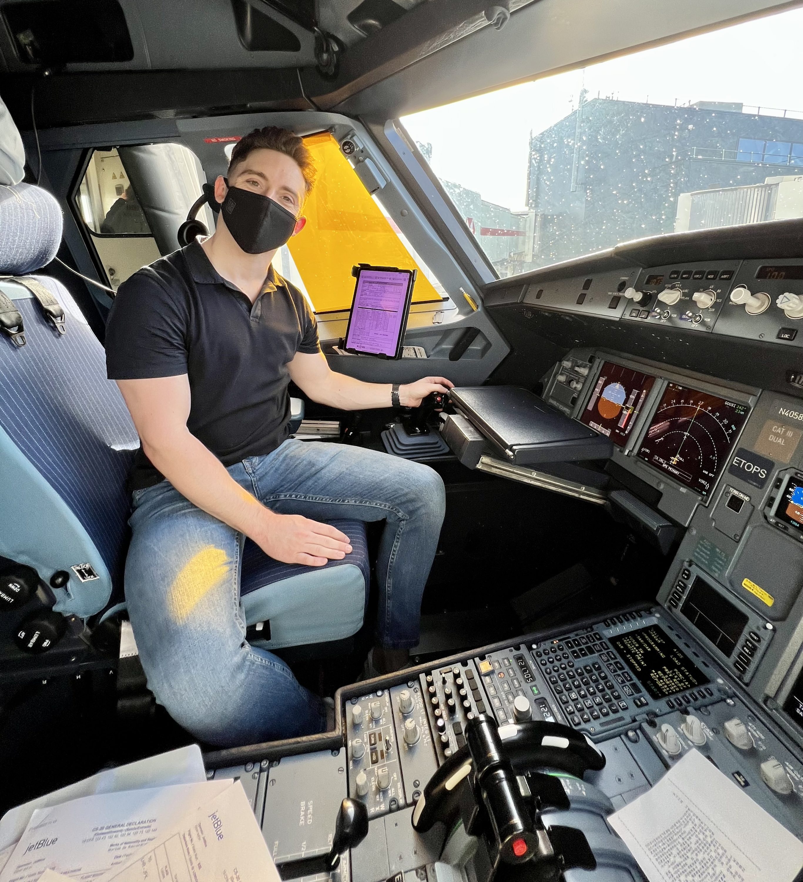 JetBlue Mint A321LR in the captains seat
