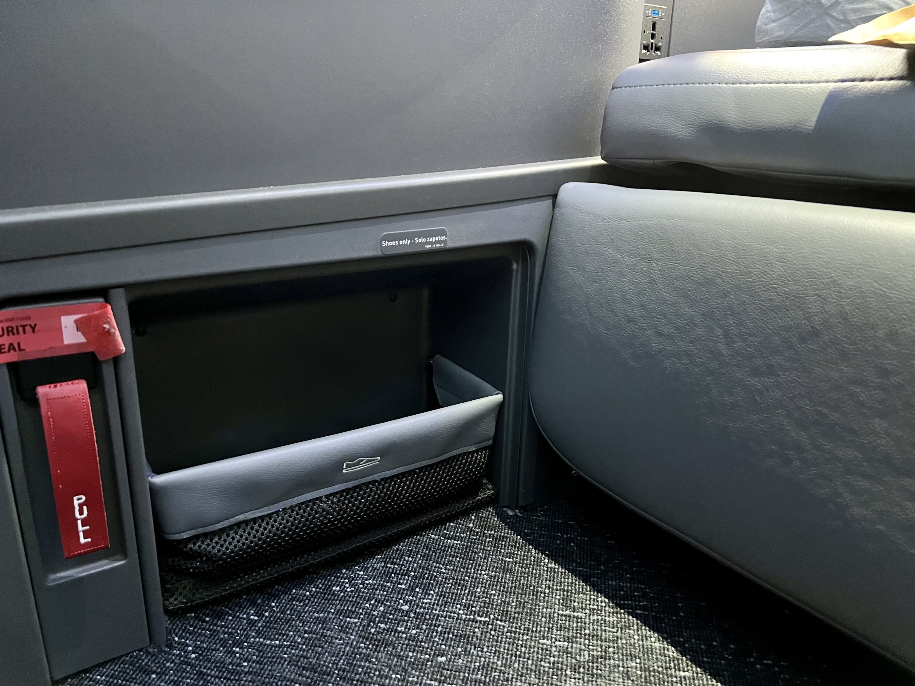 JetBlue Mint A321LR seat shoe storage