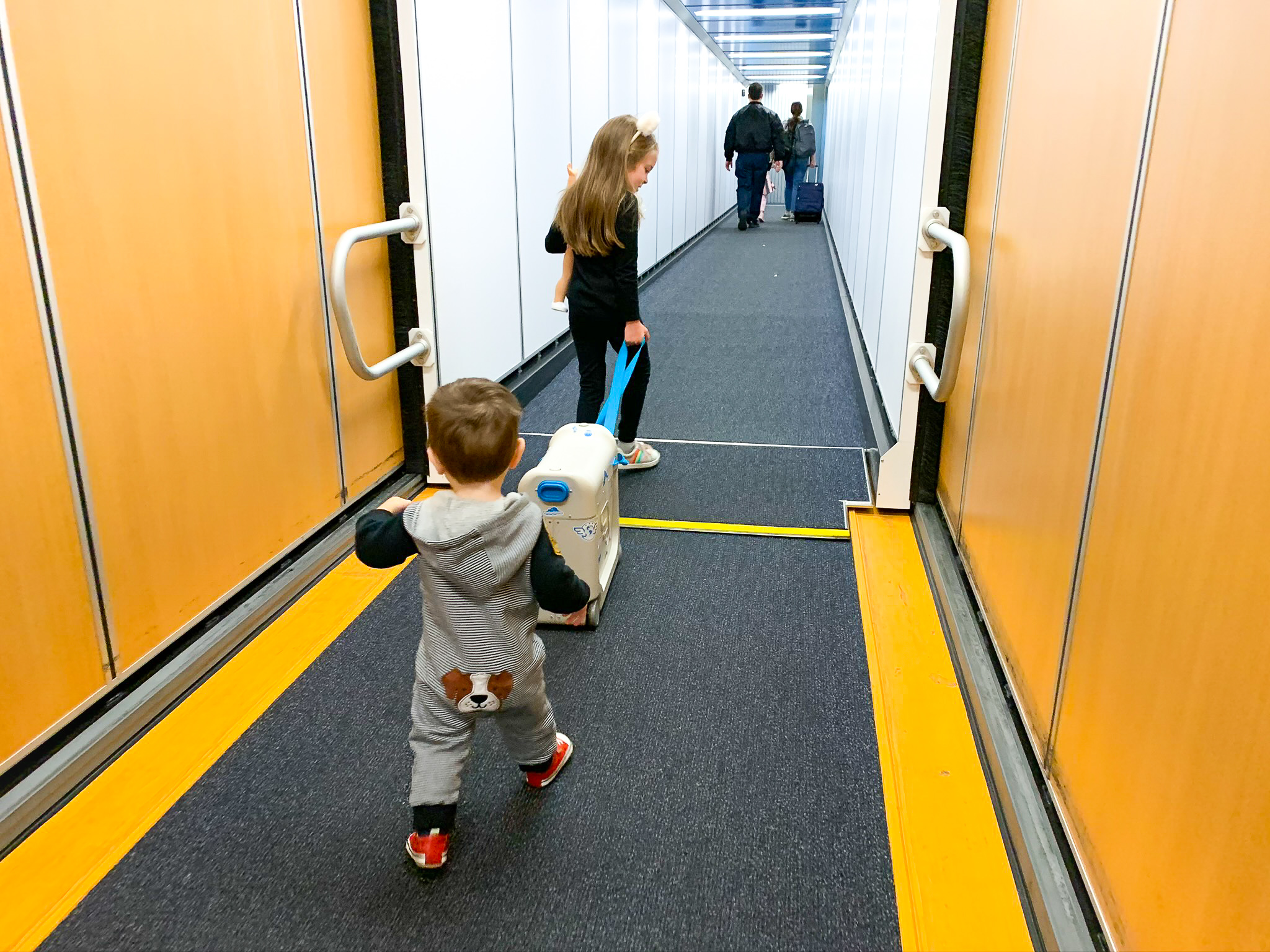 Kids on jetbridge with JetKids BedBox