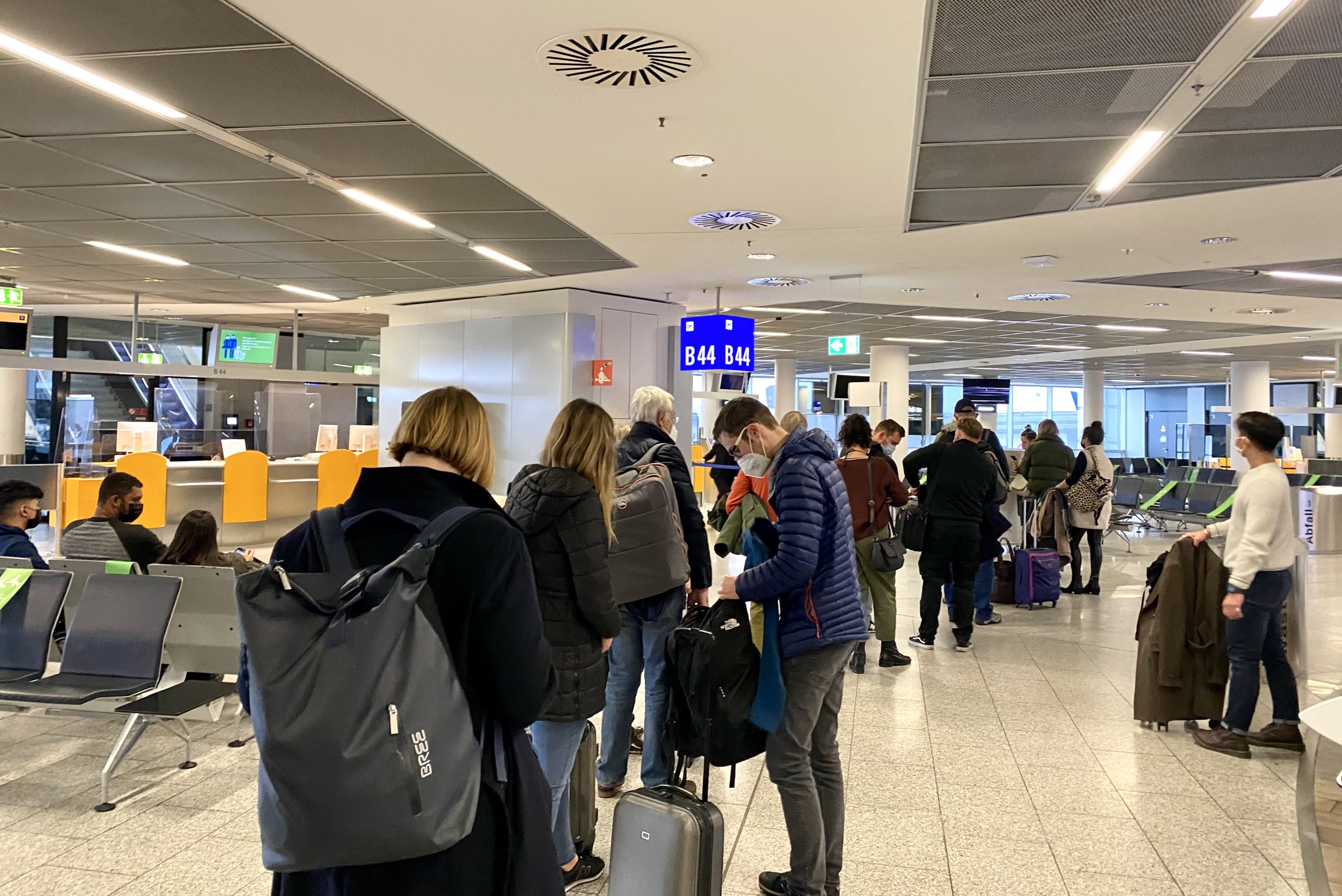 Lufthansa European business class Embraer E190 document check queue