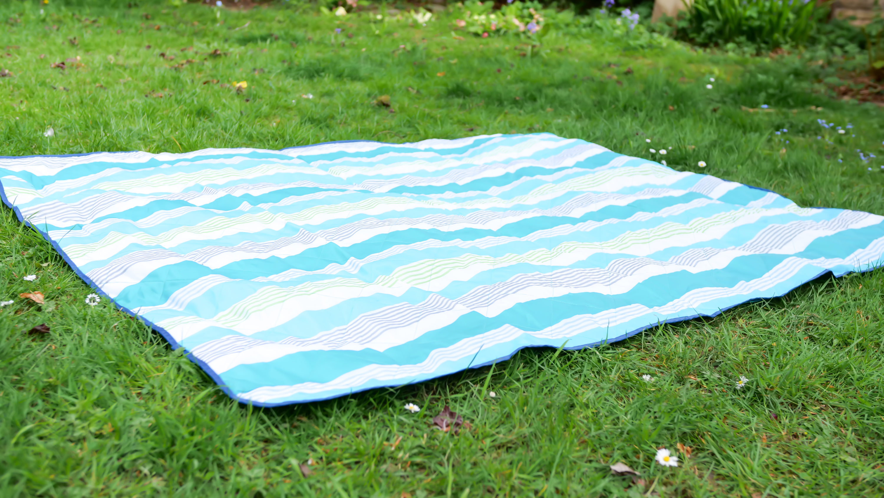 Picnic blanket size