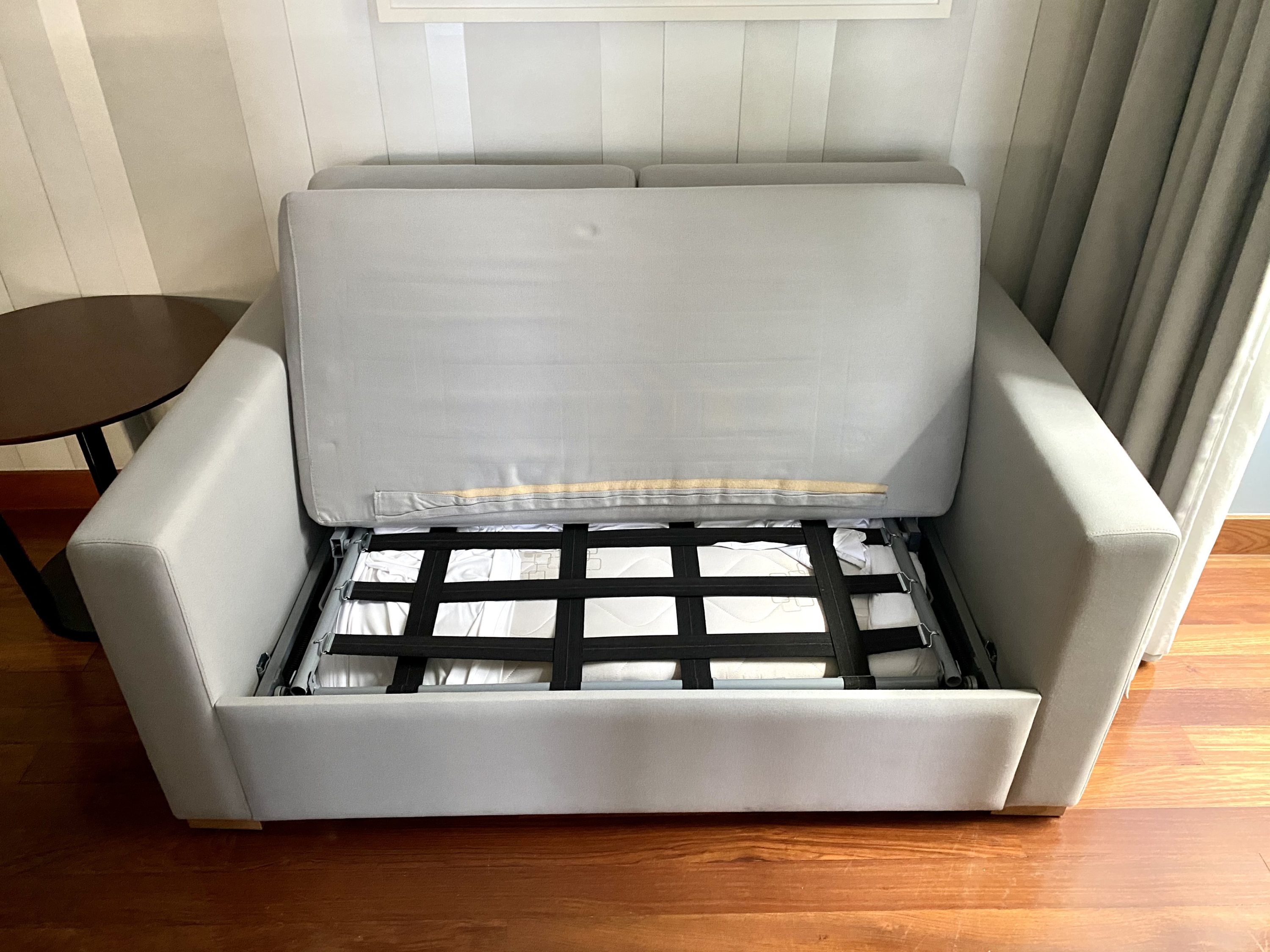 Pousada de Lisboa Small Luxury Hotels of the World bedroom sofabed in action