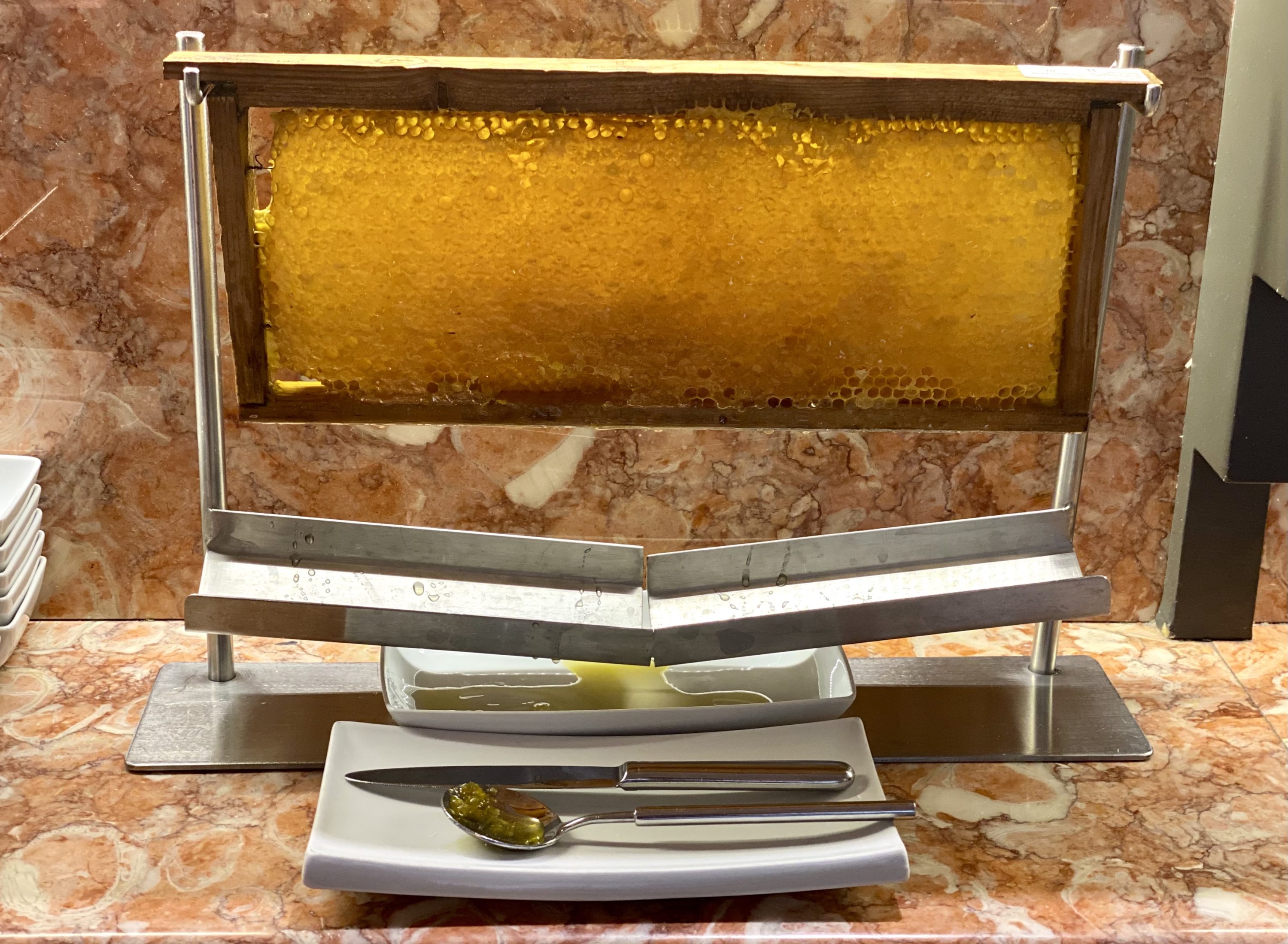 Pousada de Lisboa Small Luxury Hotels of the World breakfast fresh honey