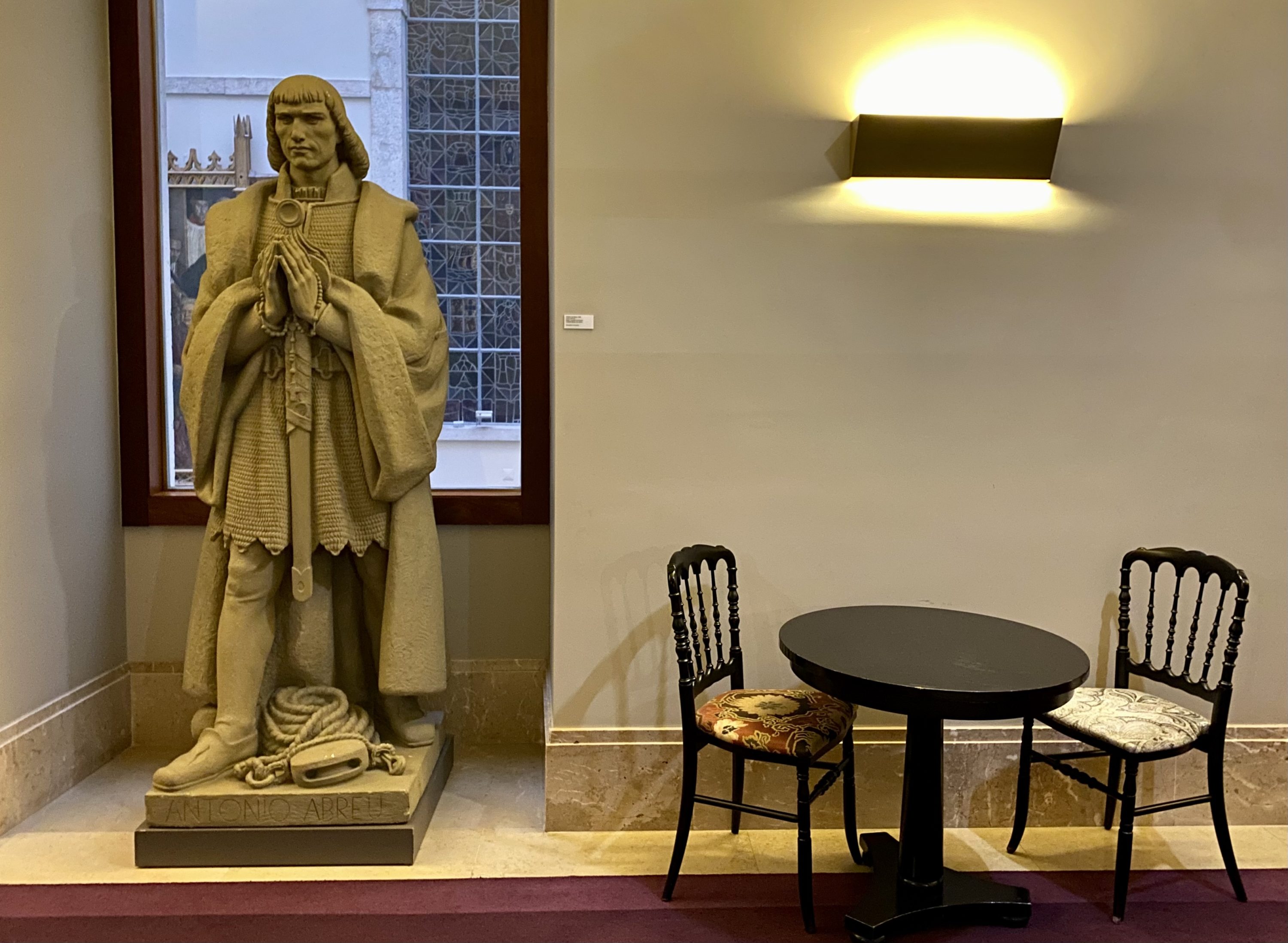 Pousada de Lisboa Small Luxury Hotels of the World hotel decor male statue