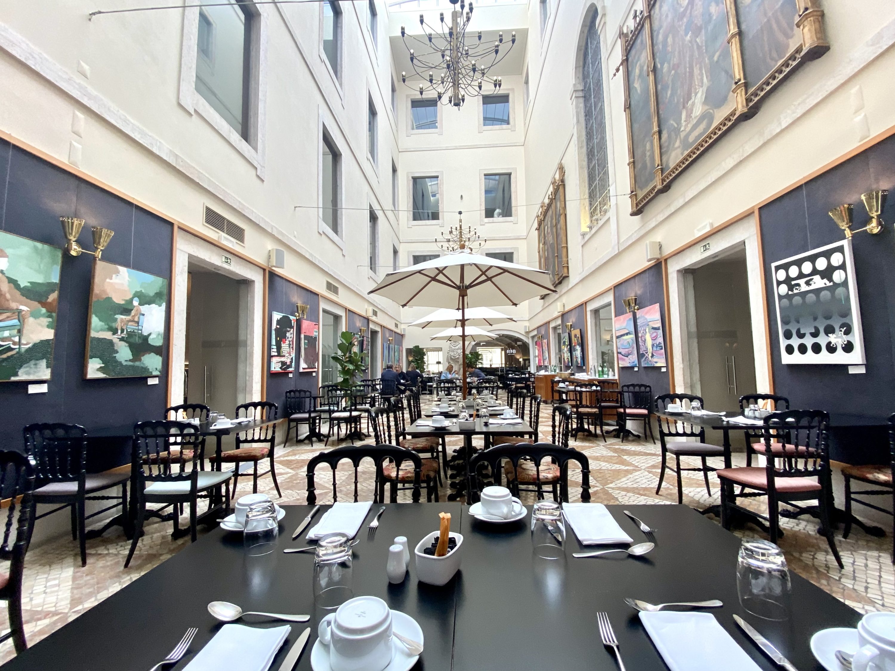 Pousada de Lisboa Small Luxury Hotels of the World restaurant breakfast set up