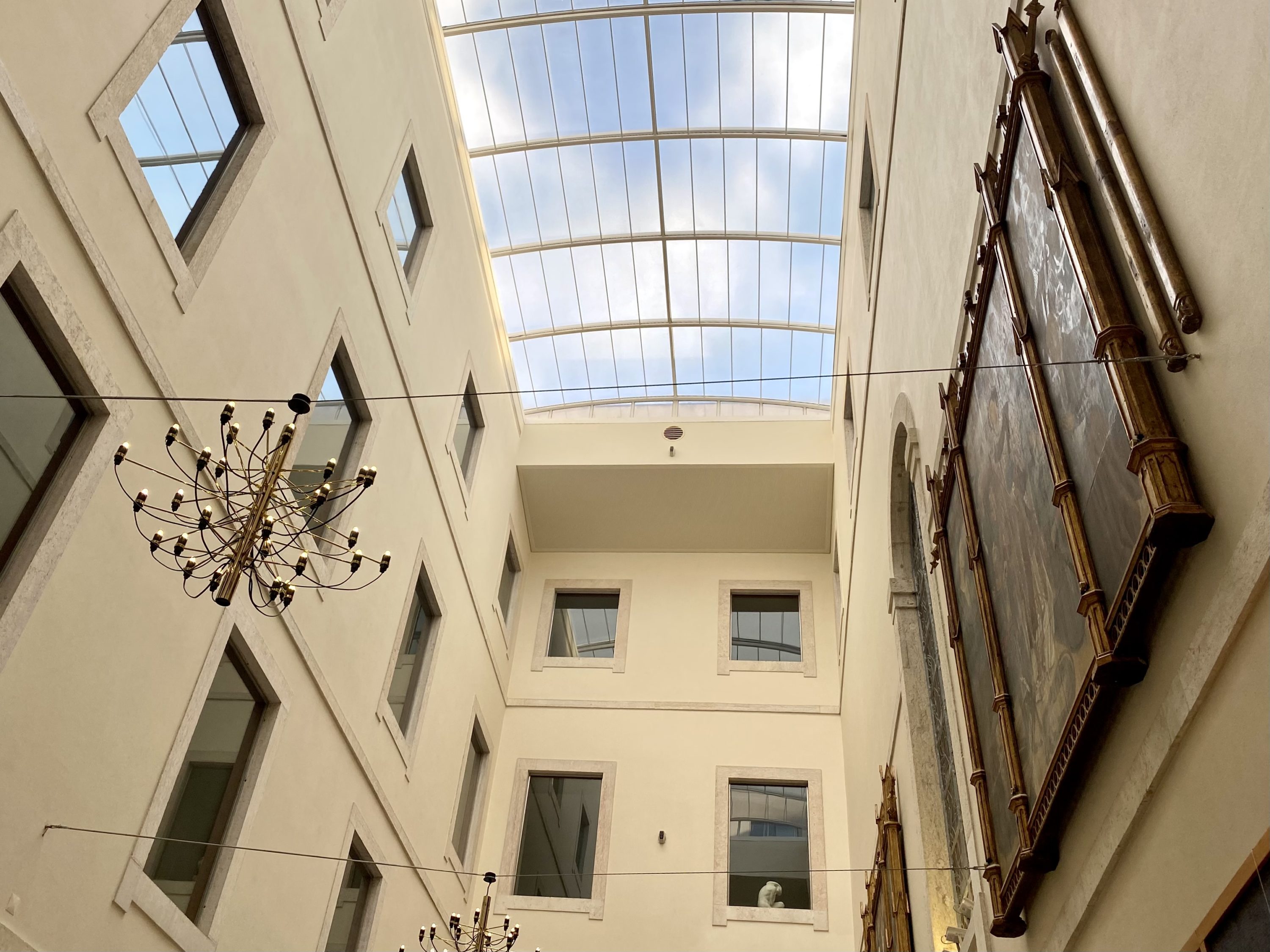 Pousada de Lisboa Small Luxury Hotels of the World restaurant ceiling
