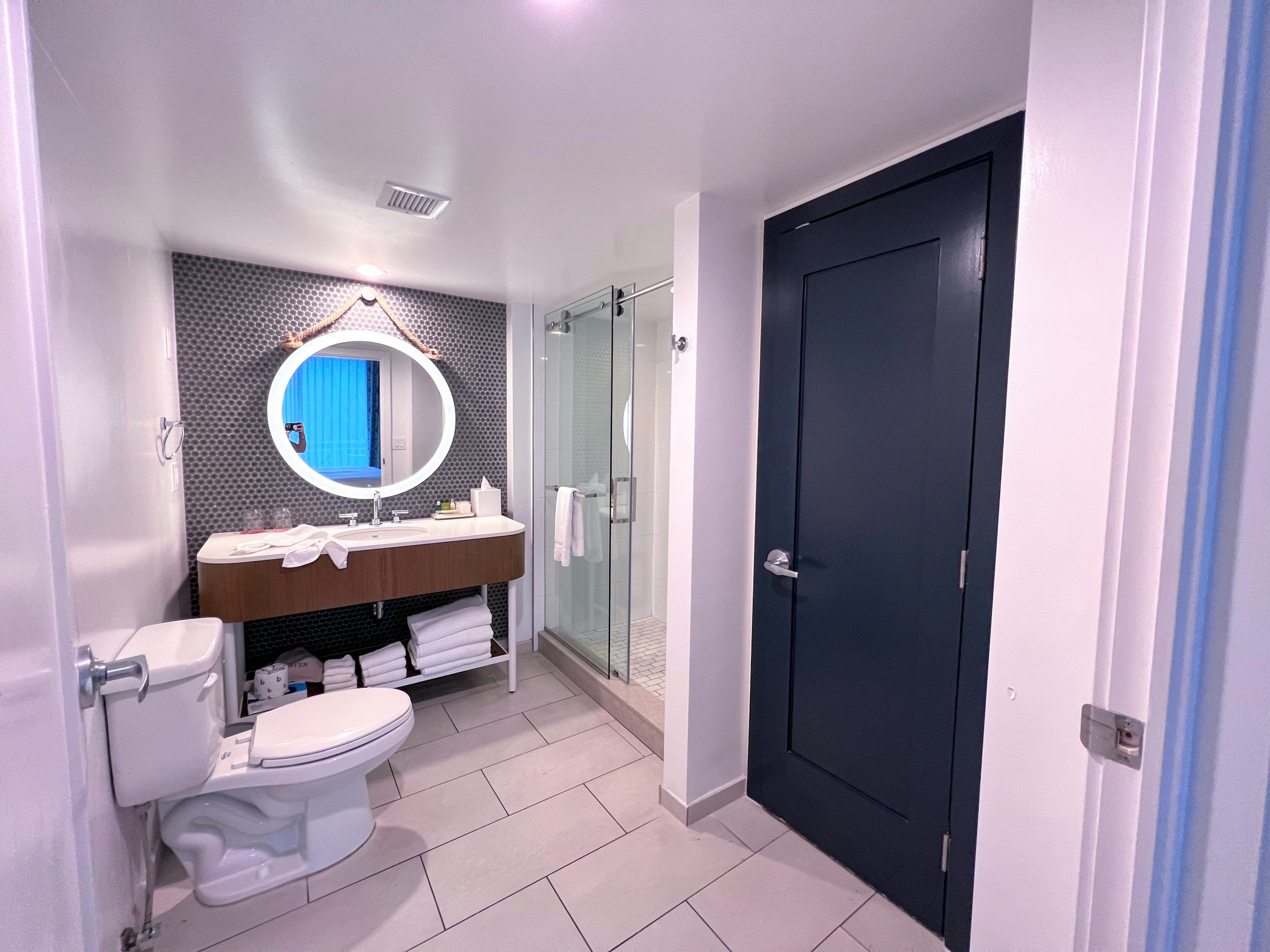 Resort View King Studio bathroom