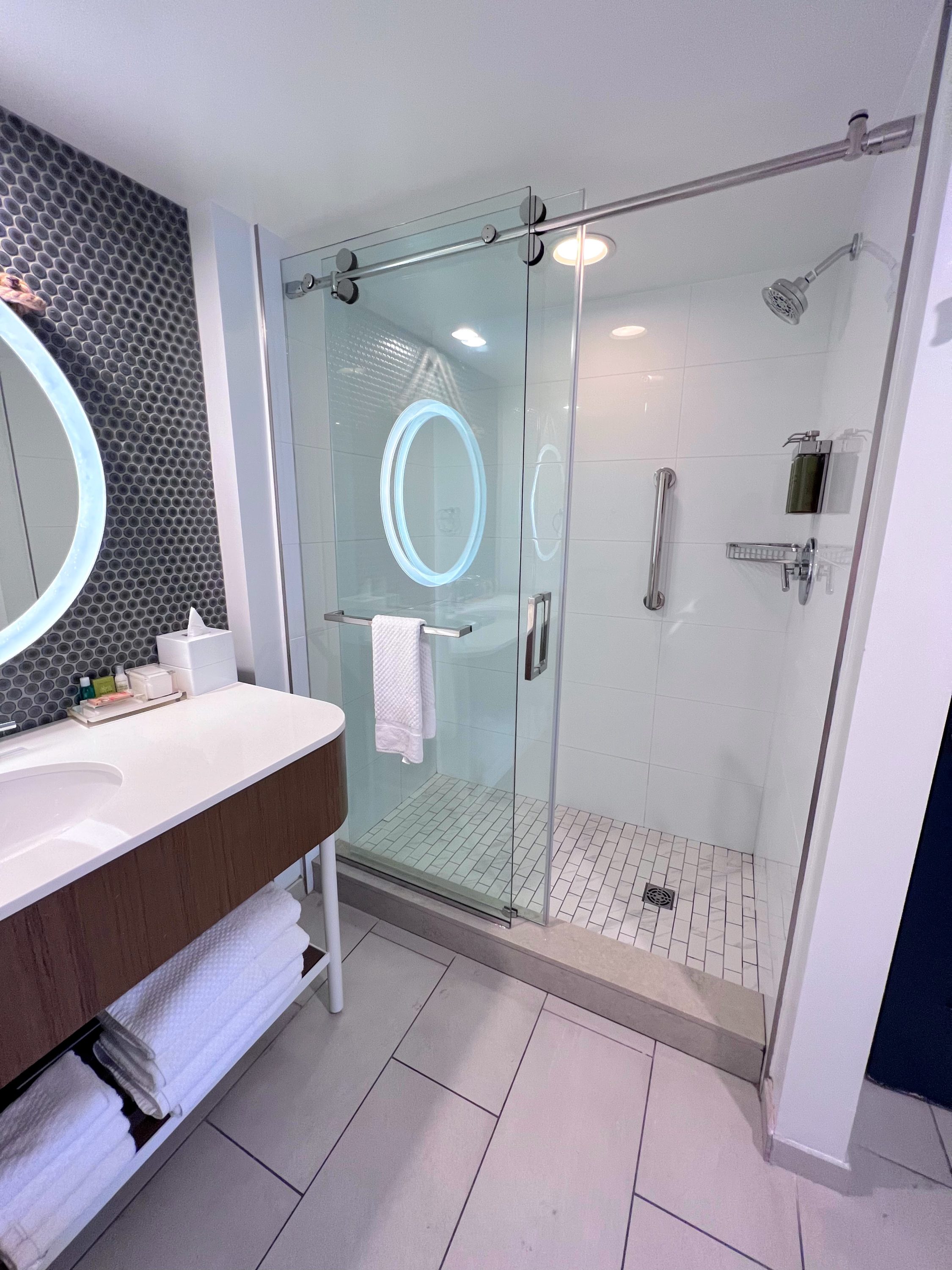 Resort View King Studio shower