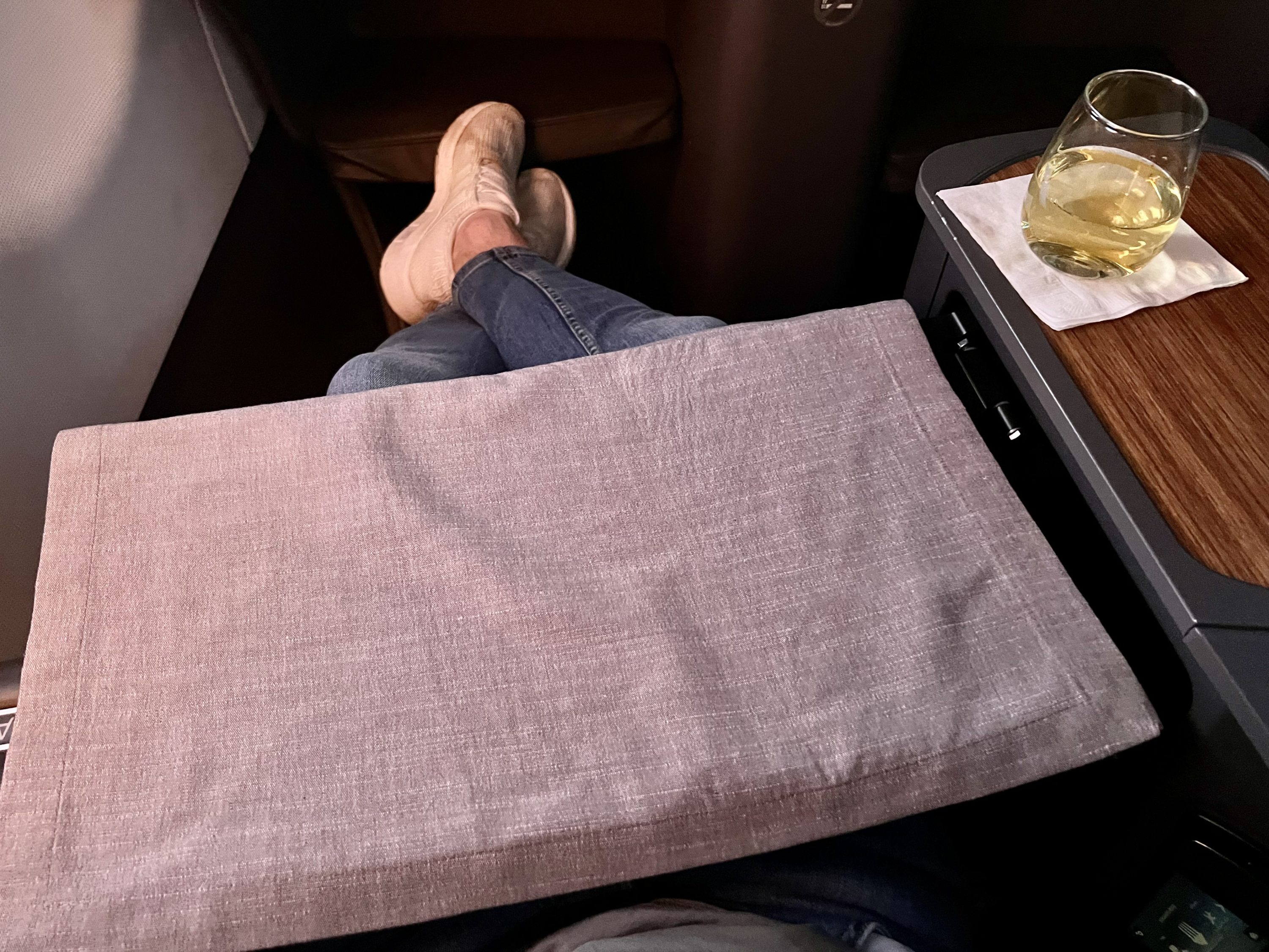 American Airlines A321T Flagship Business FB table set