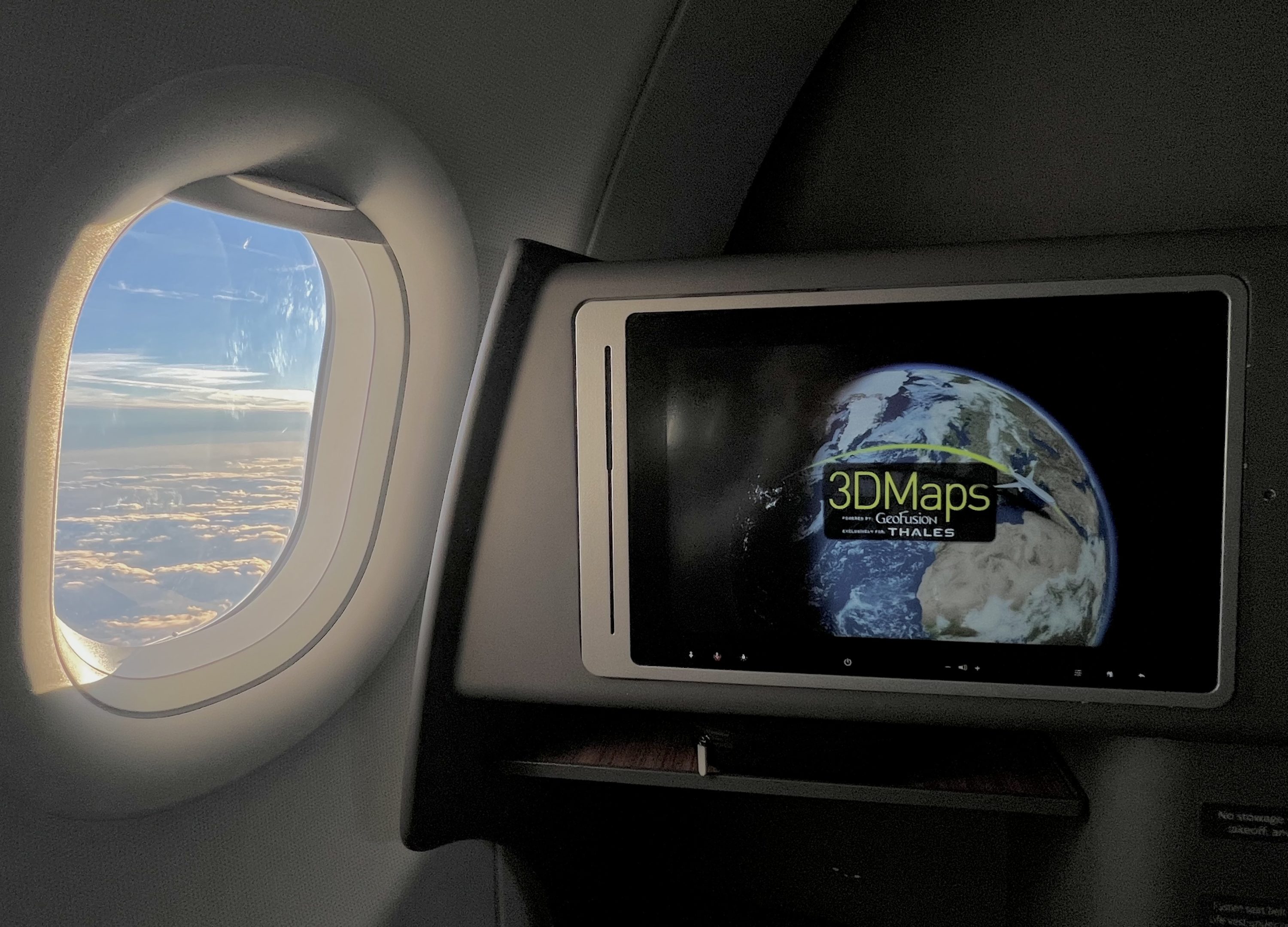 American Airlines A321T Flagship Business IFE 3D maps