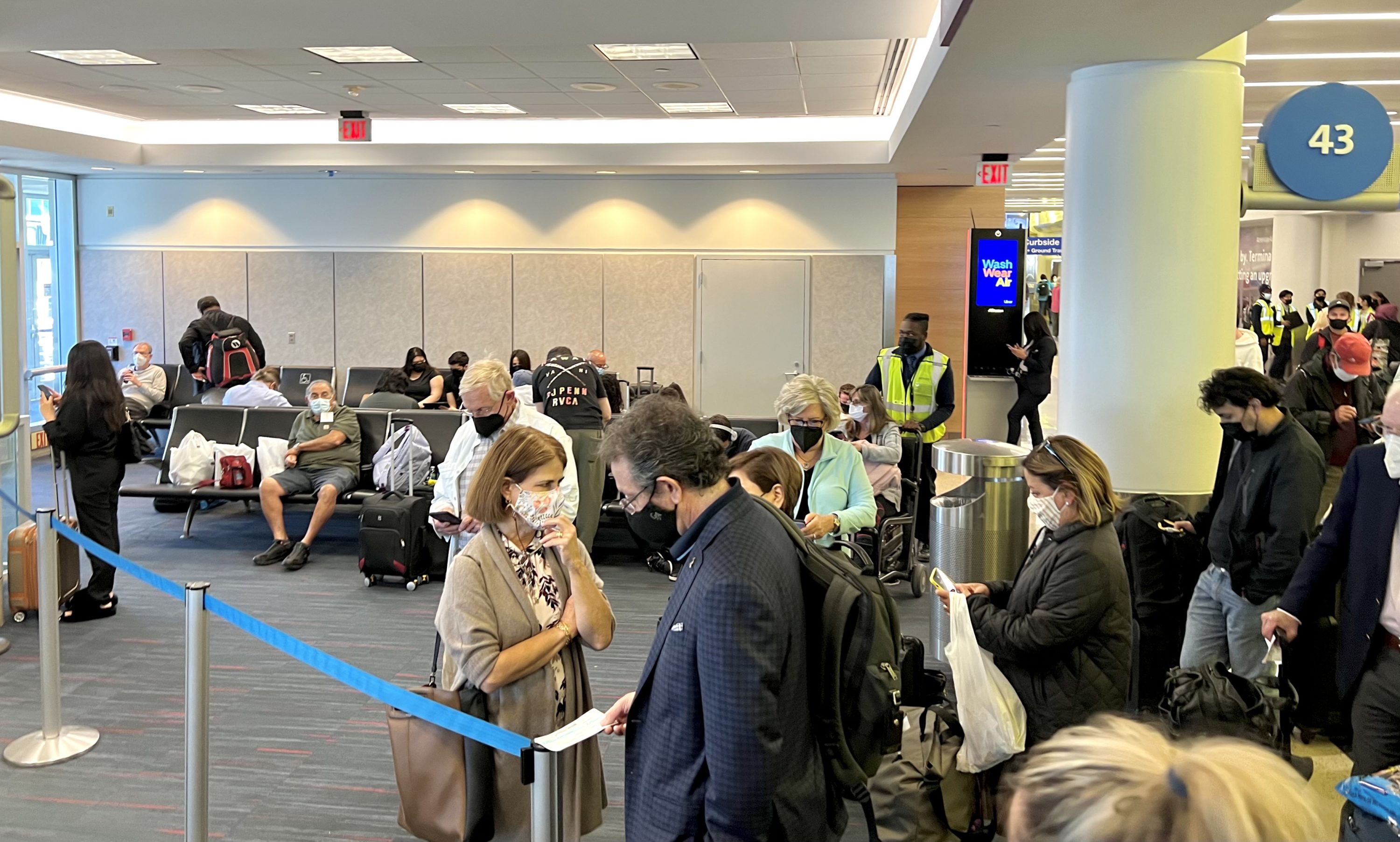 American Airlines Flagship First LAX boarding gate 43 lice