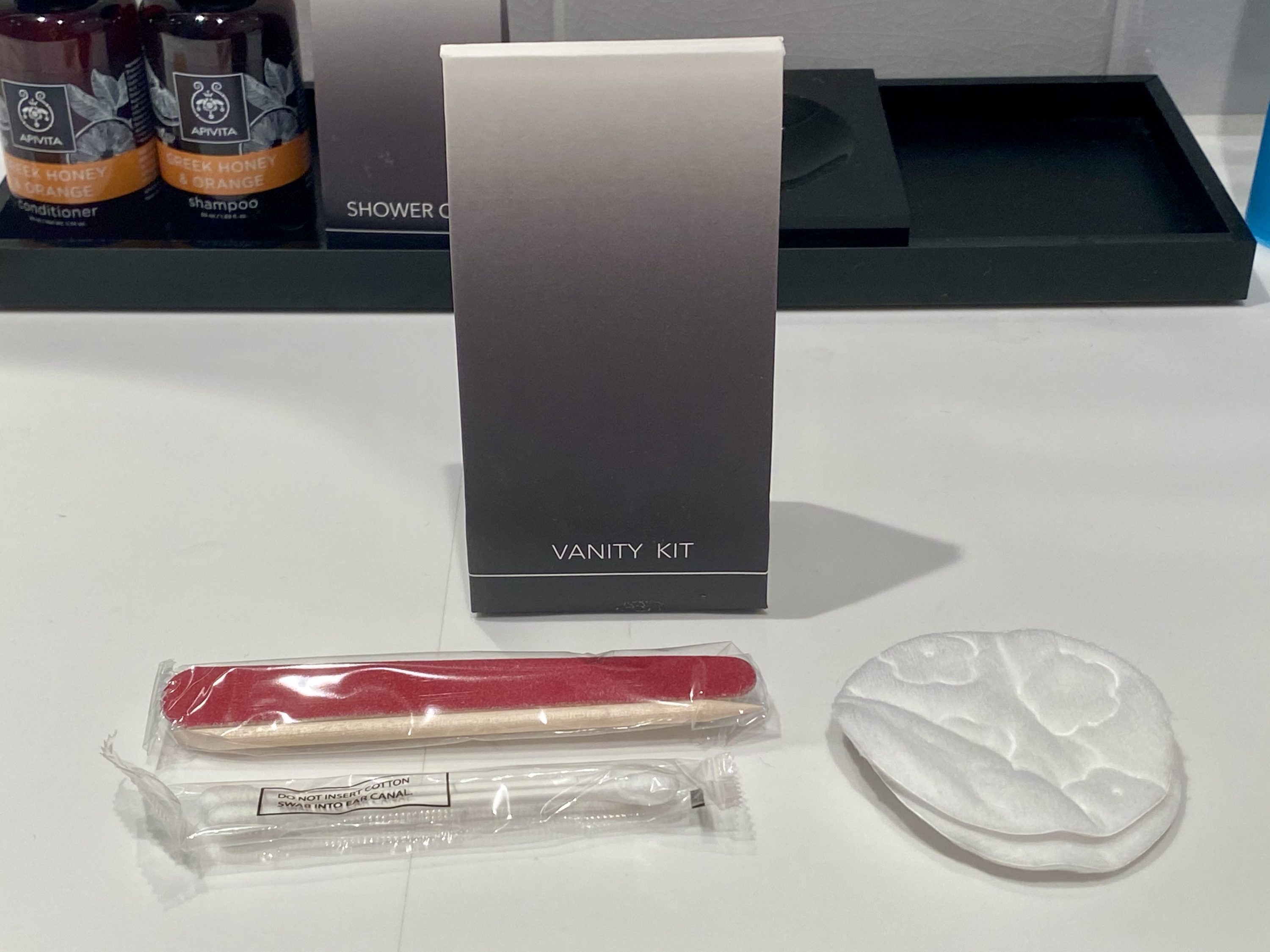 Canopy by Hilton London City bathroom vanity kit