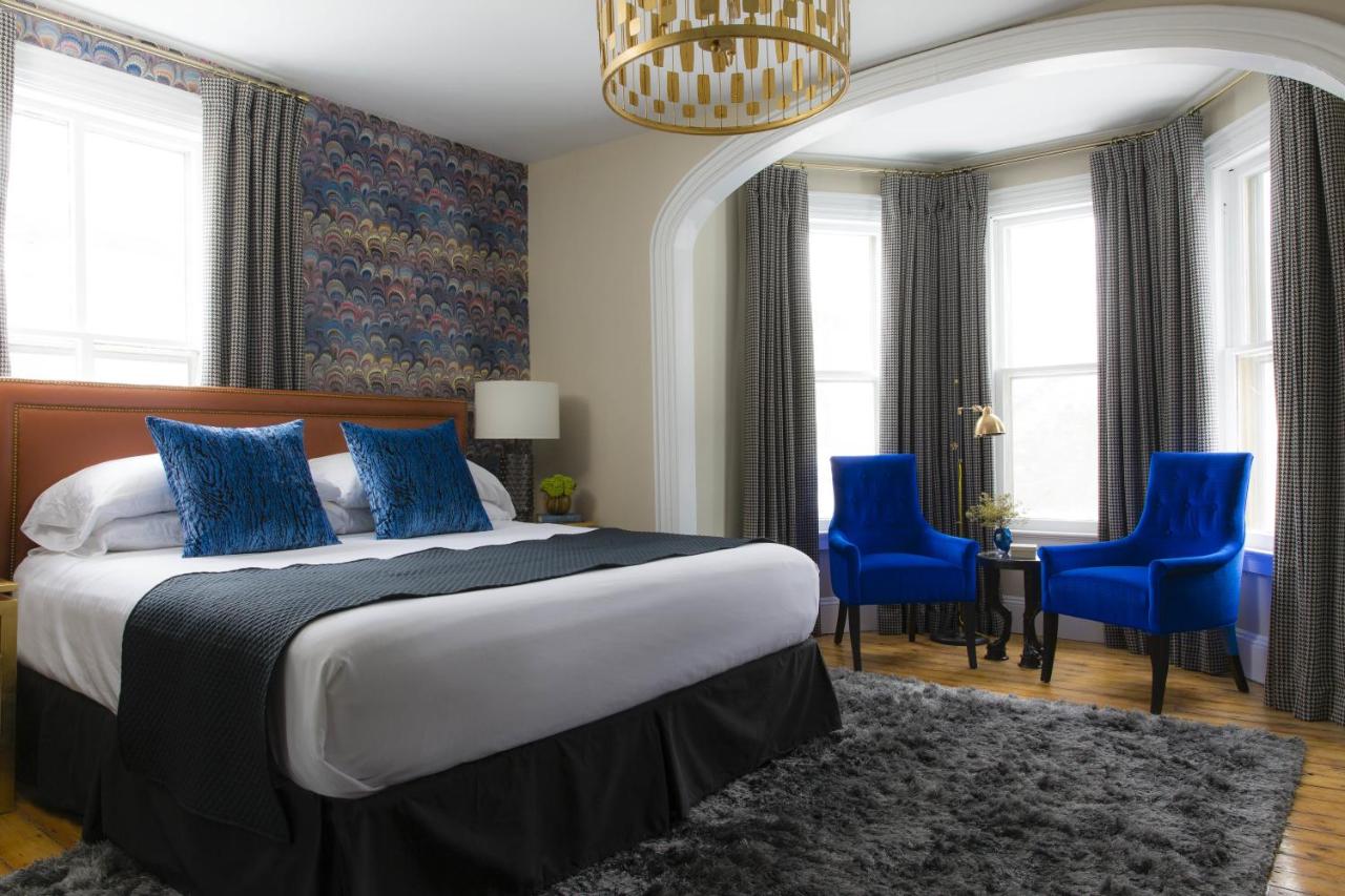 Gilded Hotel