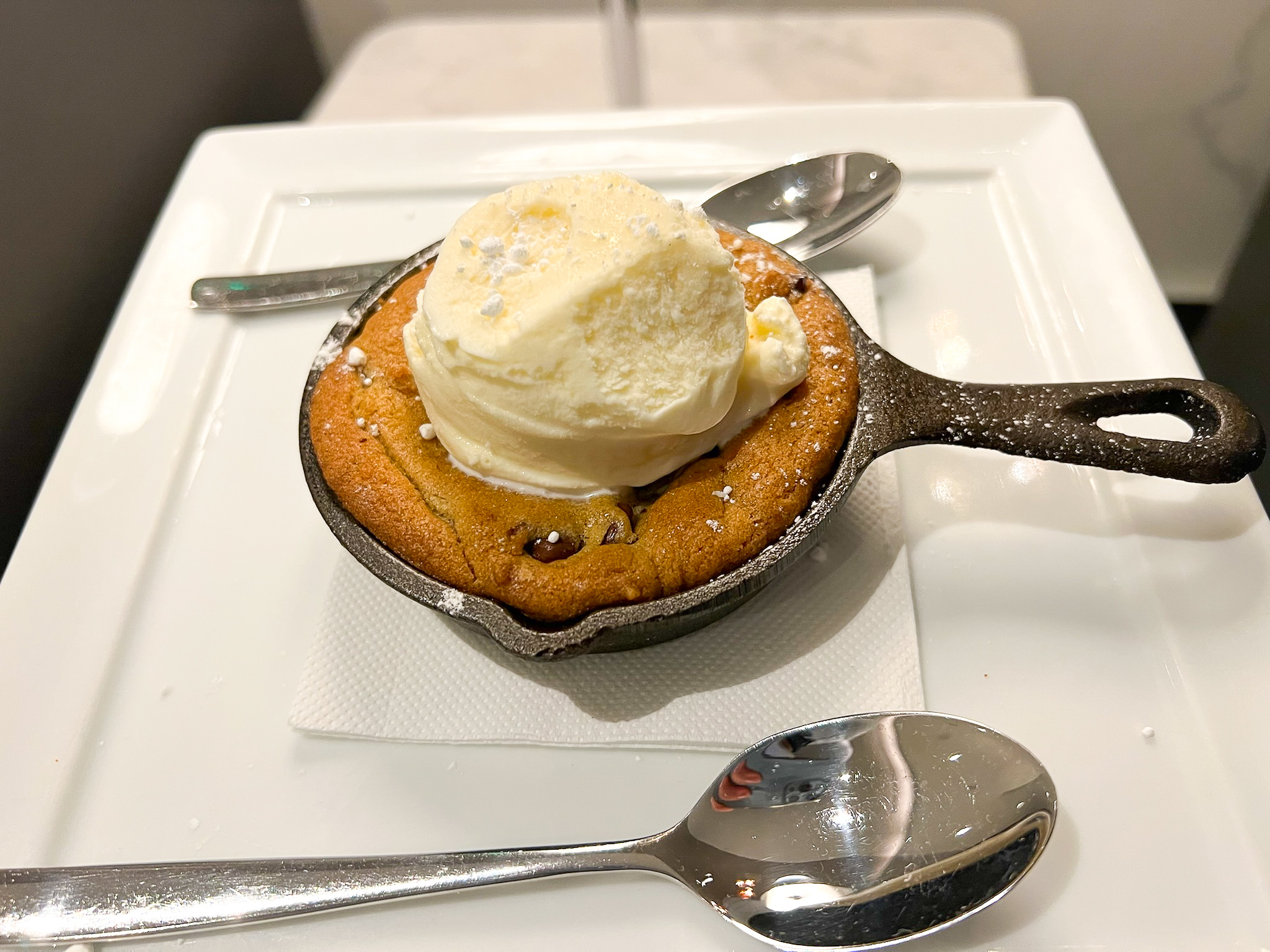 United Polaris Lounge Houston IAH warm cookie skillet