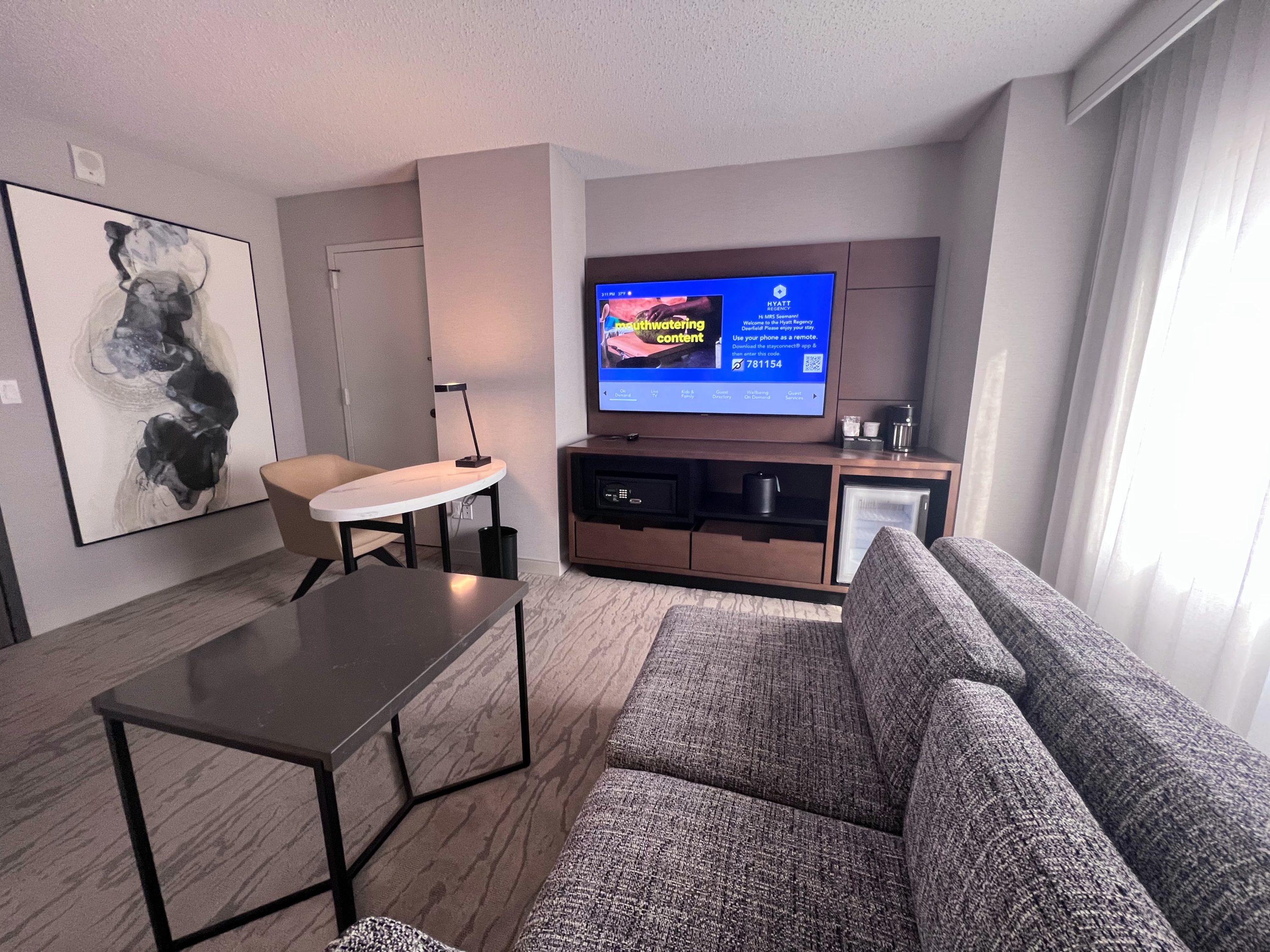 Hyatt Regency Deerfield sitting area and tv