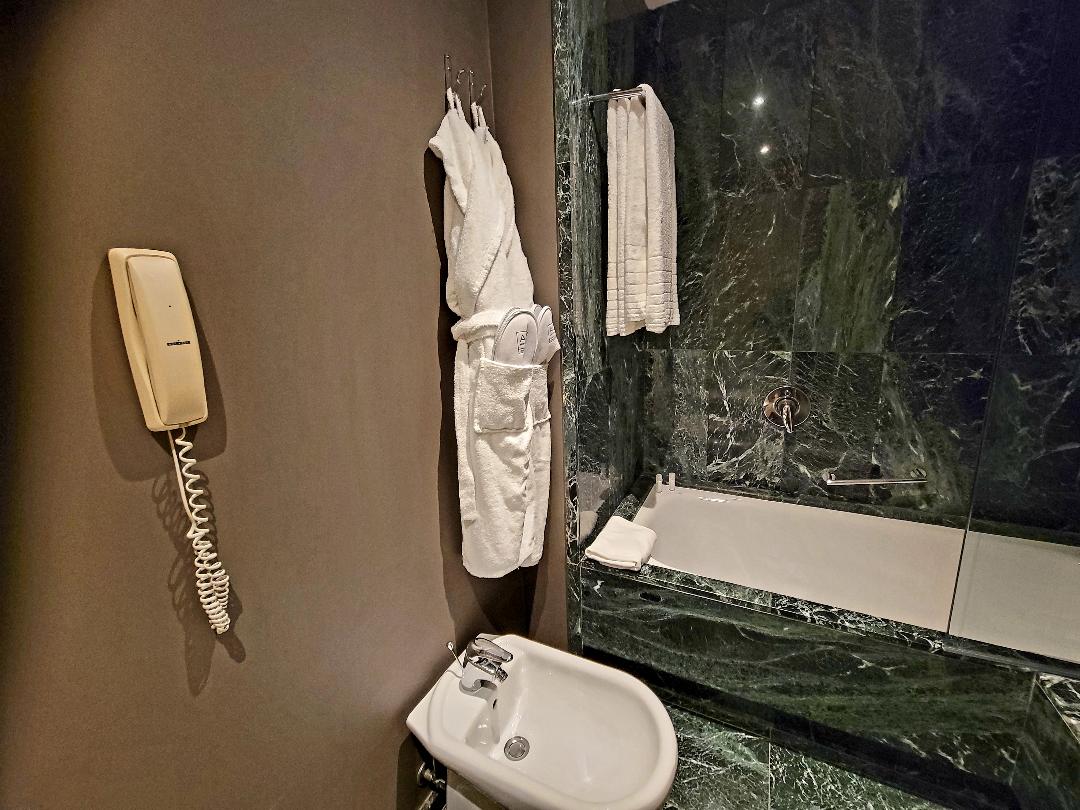 AC Hotel Malaga Palacio Robe