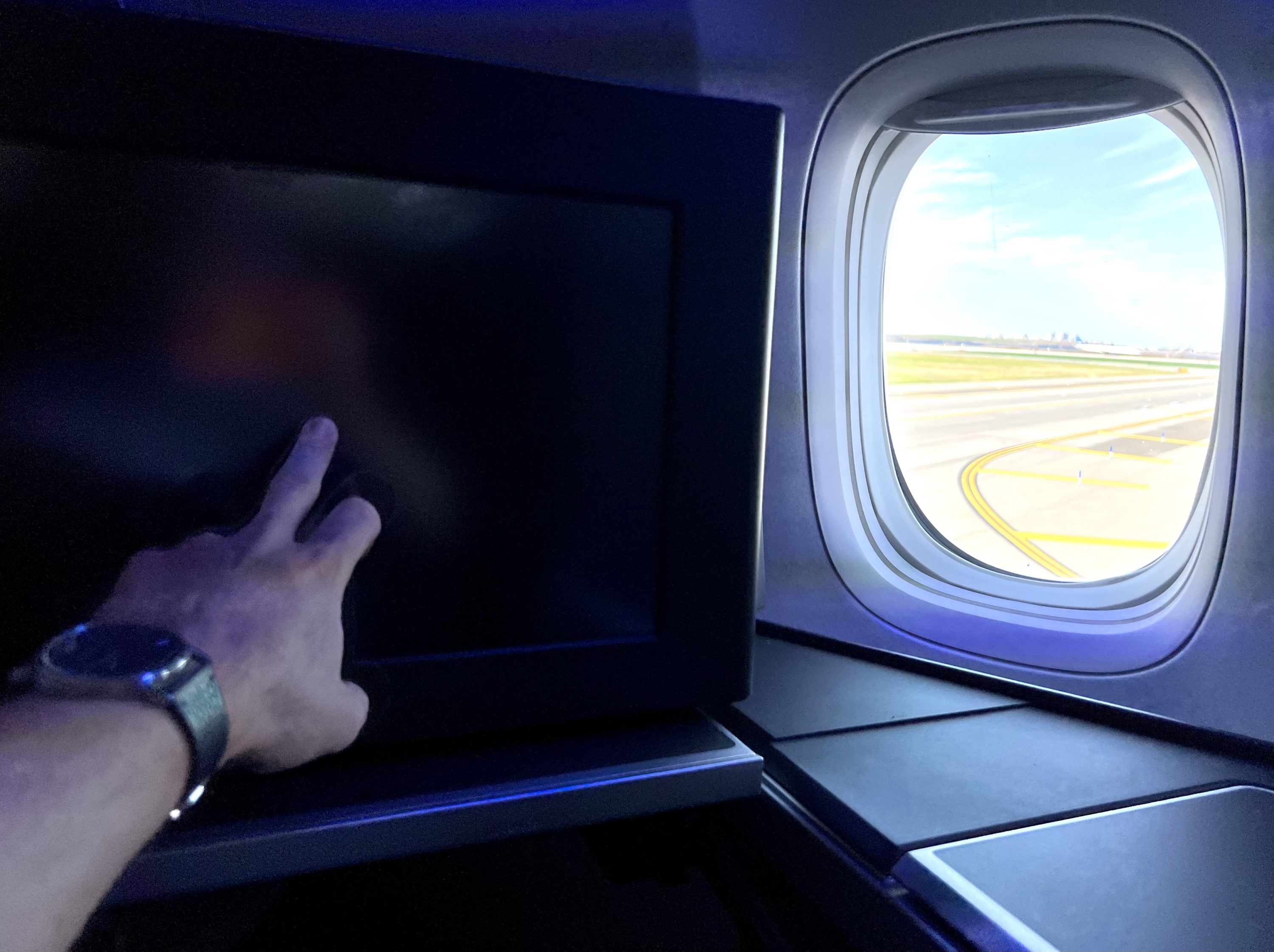 British Airways Boeing 777 300 Club Suite IFE not working
