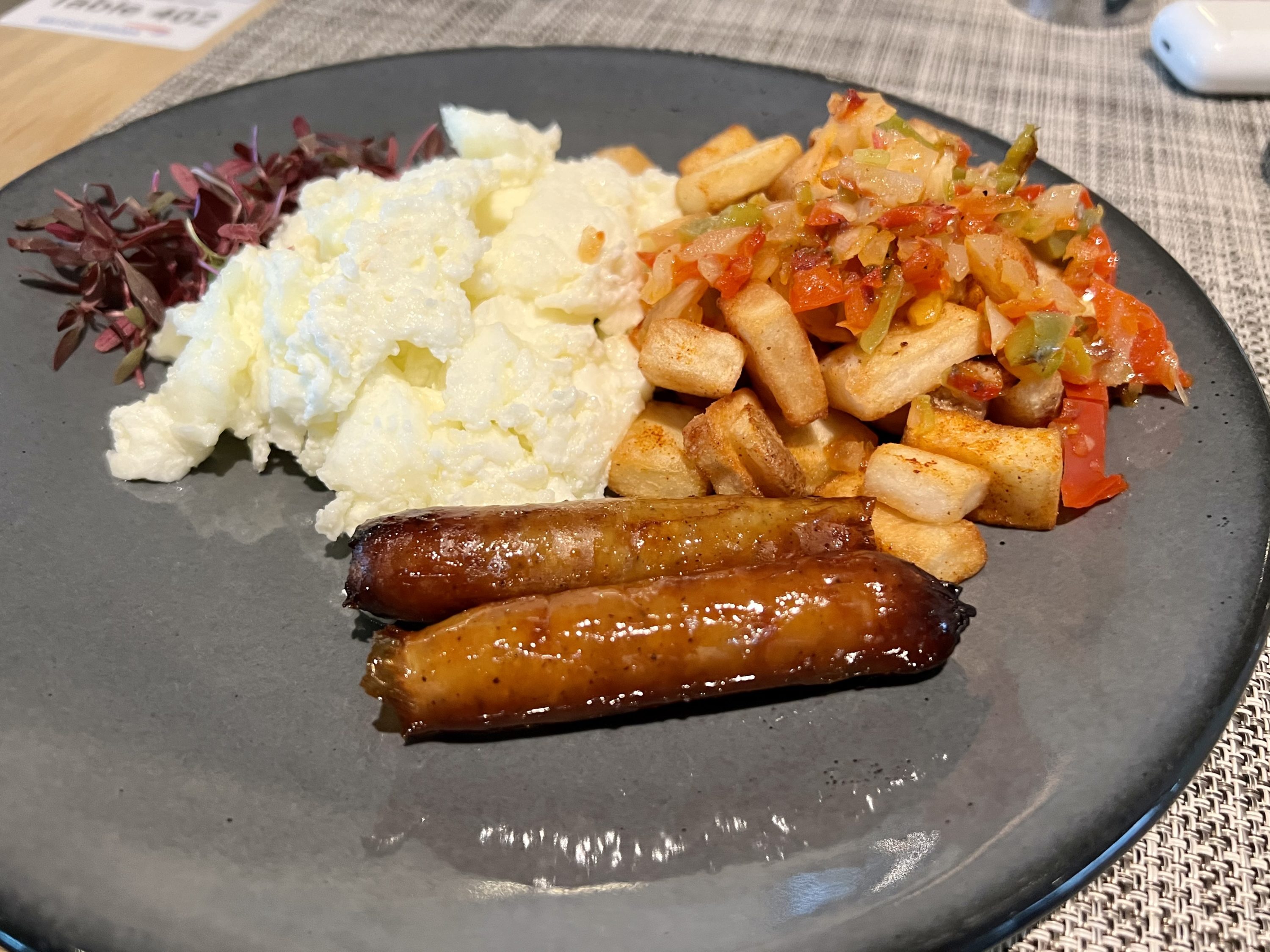 British Airways Boeing 777 300 Club Suite JFK Galleries Lounge breakfast