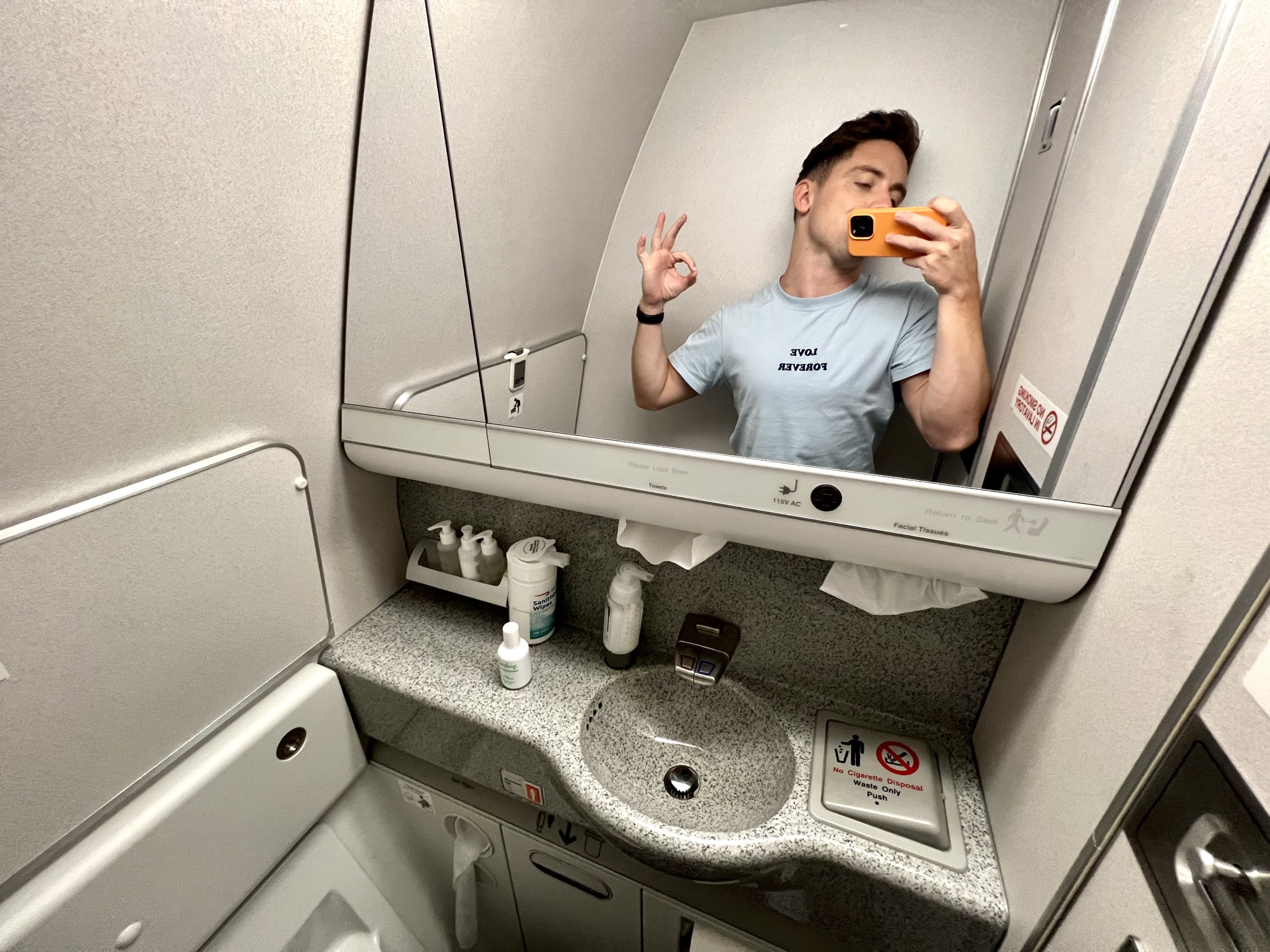 British Airways Boeing 777 300 Club Suite bathroom