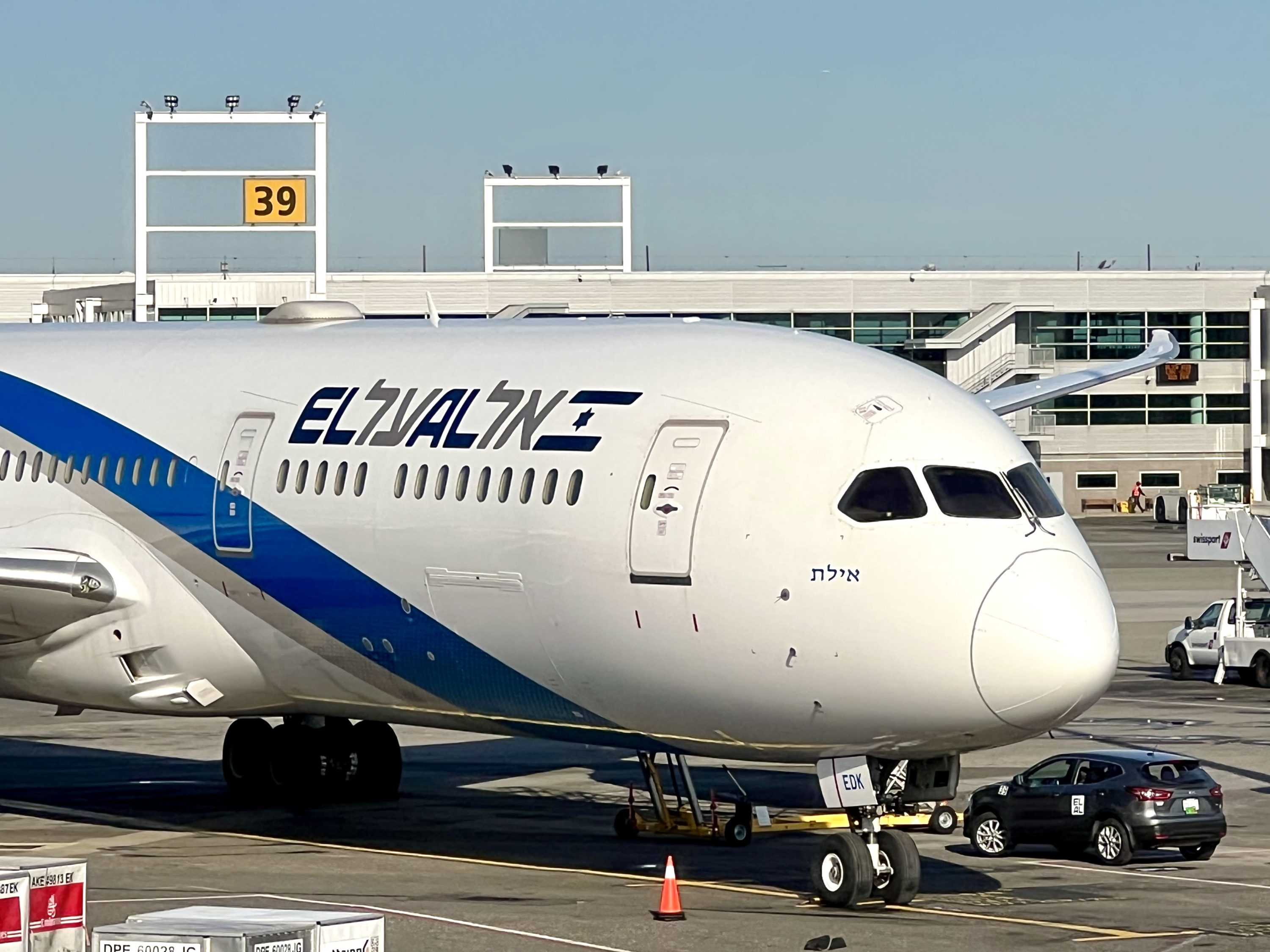 British Airways Boeing 777 300 Club Suite view of EL AL Boeing 787 Dreamliner