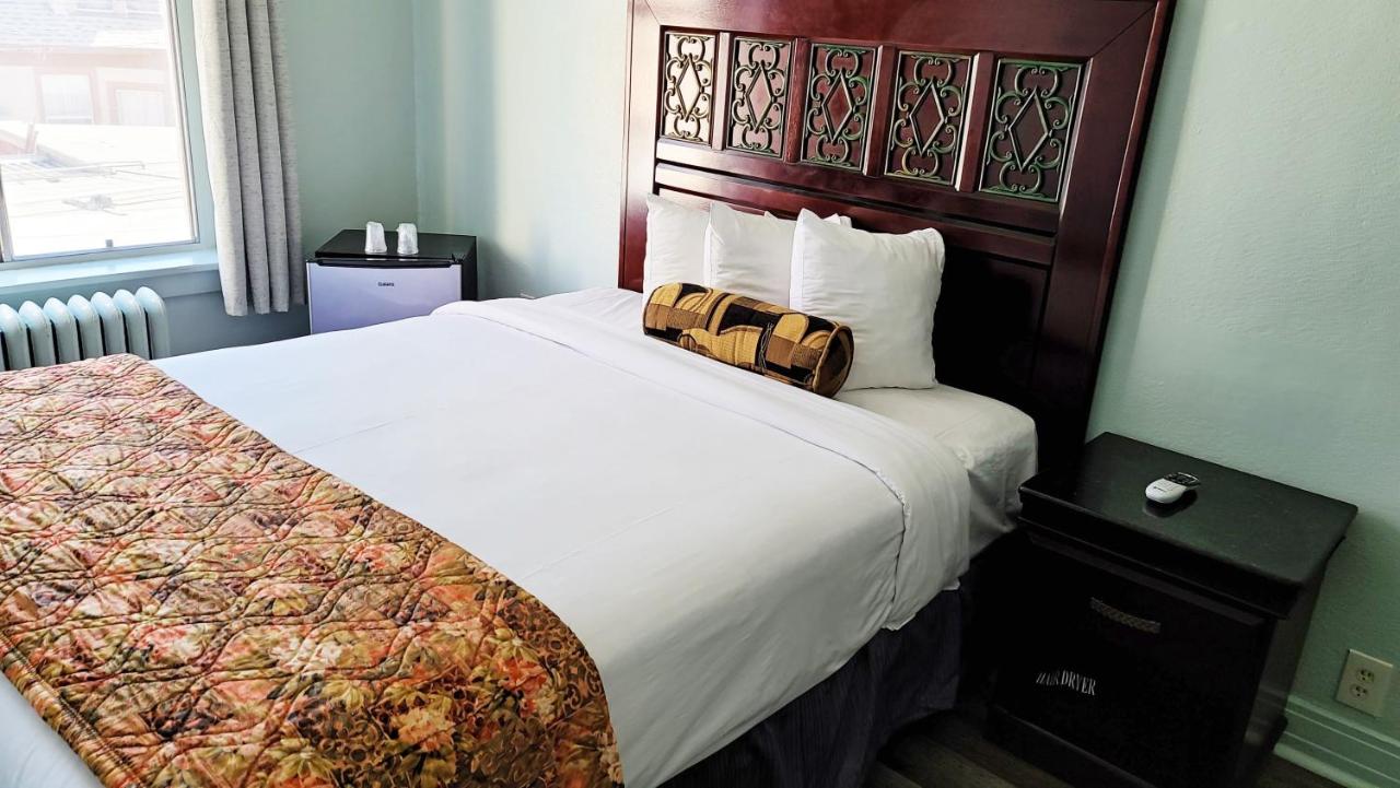 Greenleaf Hotel
