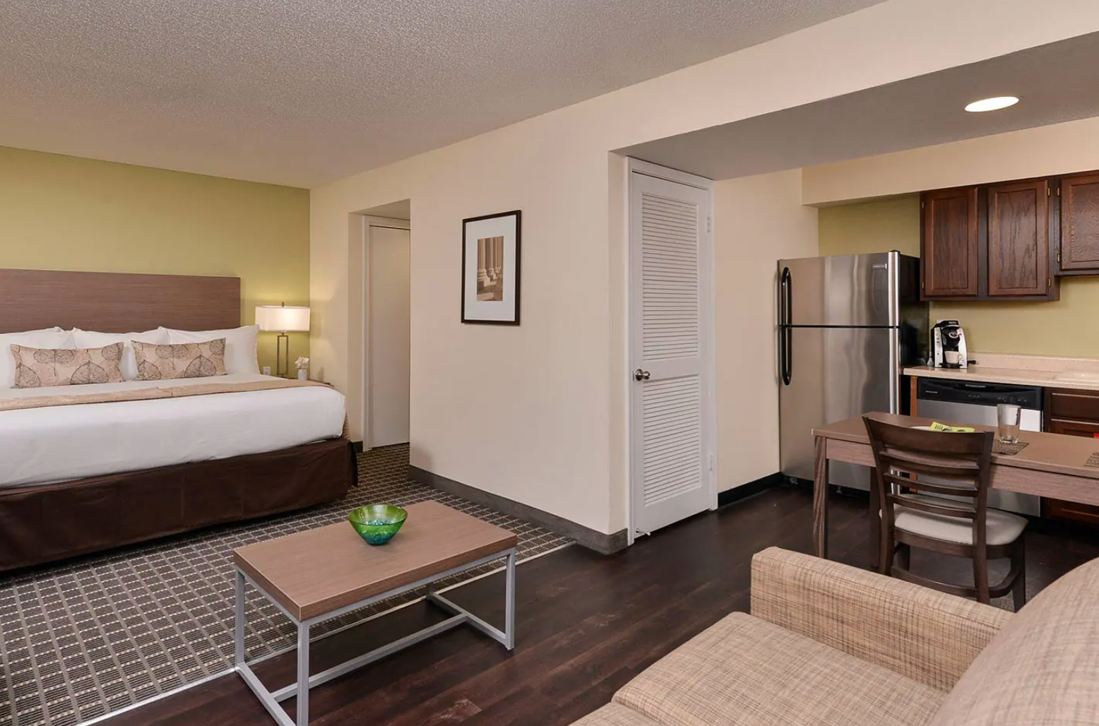 Hawthorn Suites