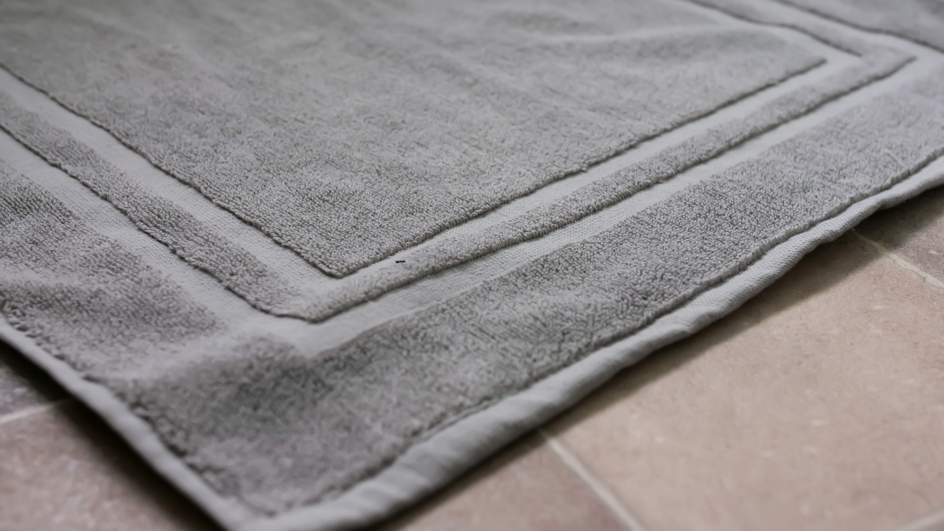 Hotel Style Bath Mat Absorbency